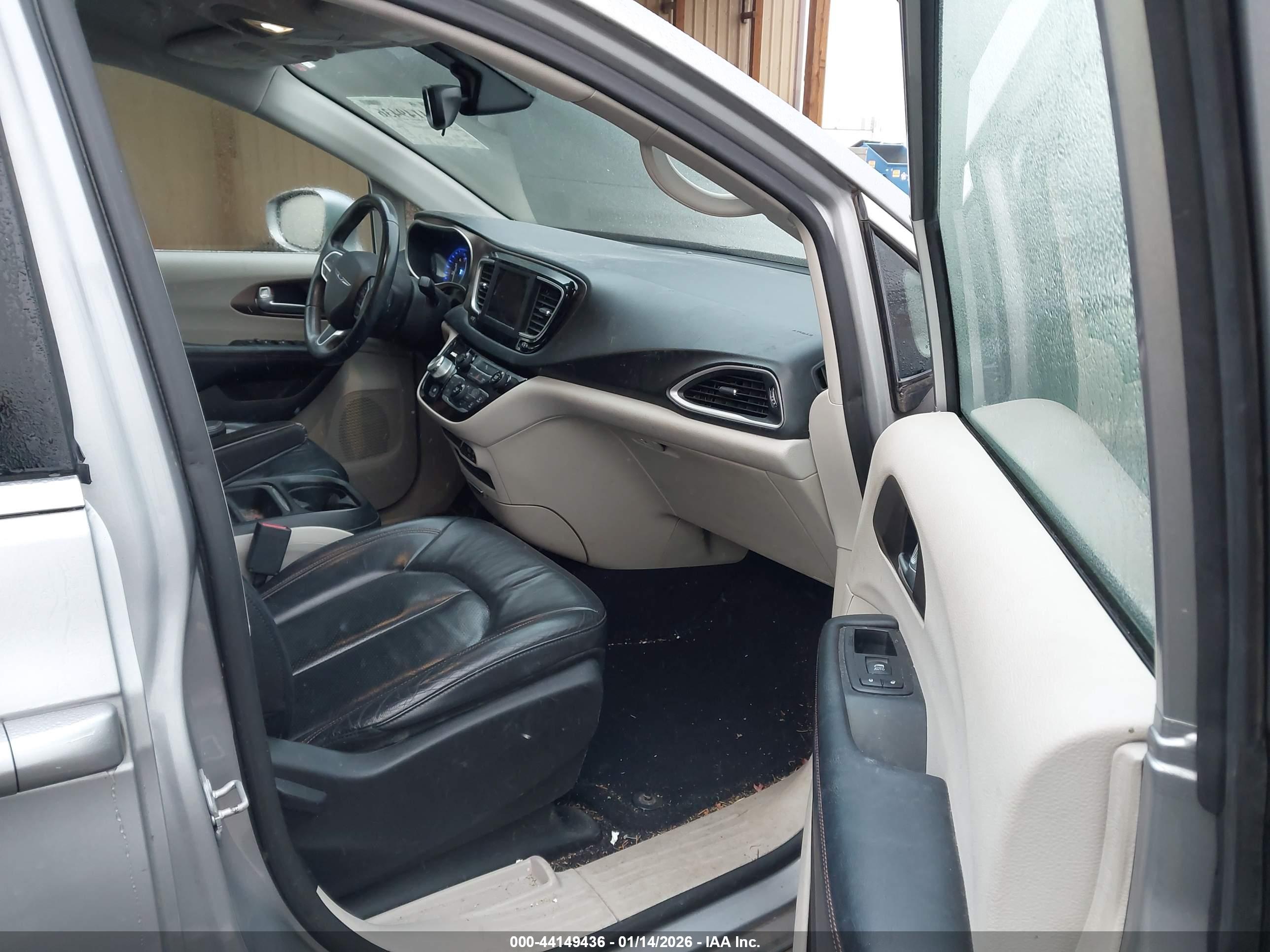 CHRYSLER PACIFICA image 5