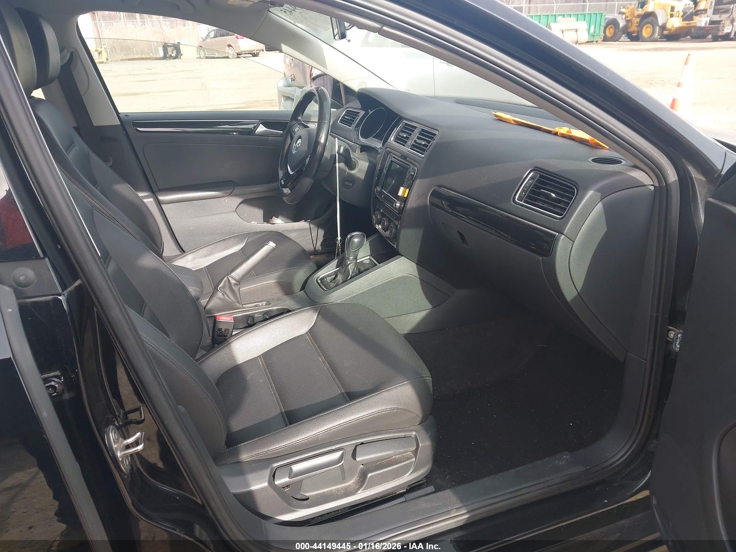 VOLKSWAGEN JETTA image 5