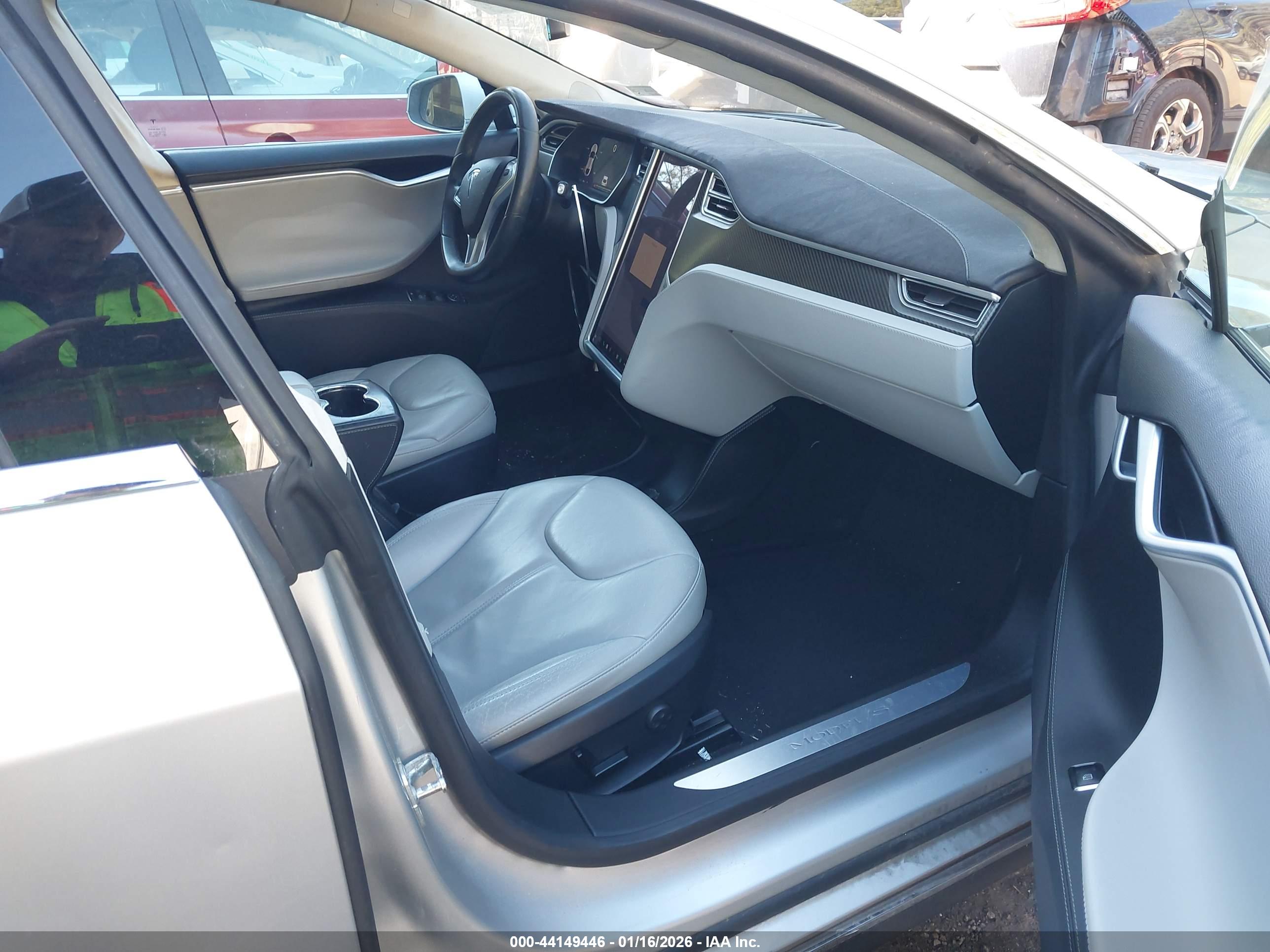 TESLA MODEL image 5