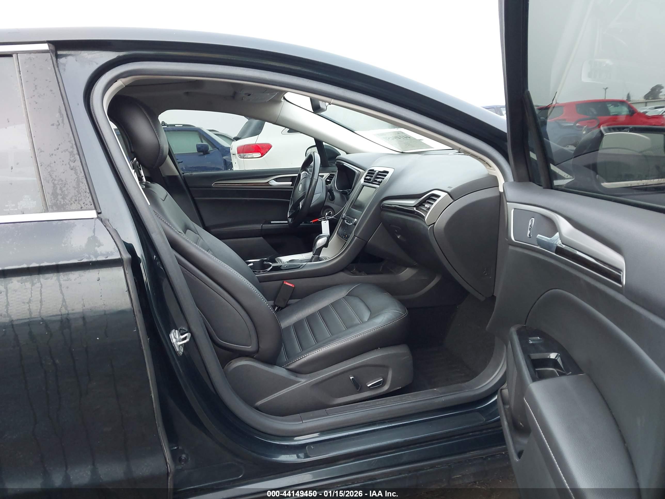 FORD FUSION image 5
