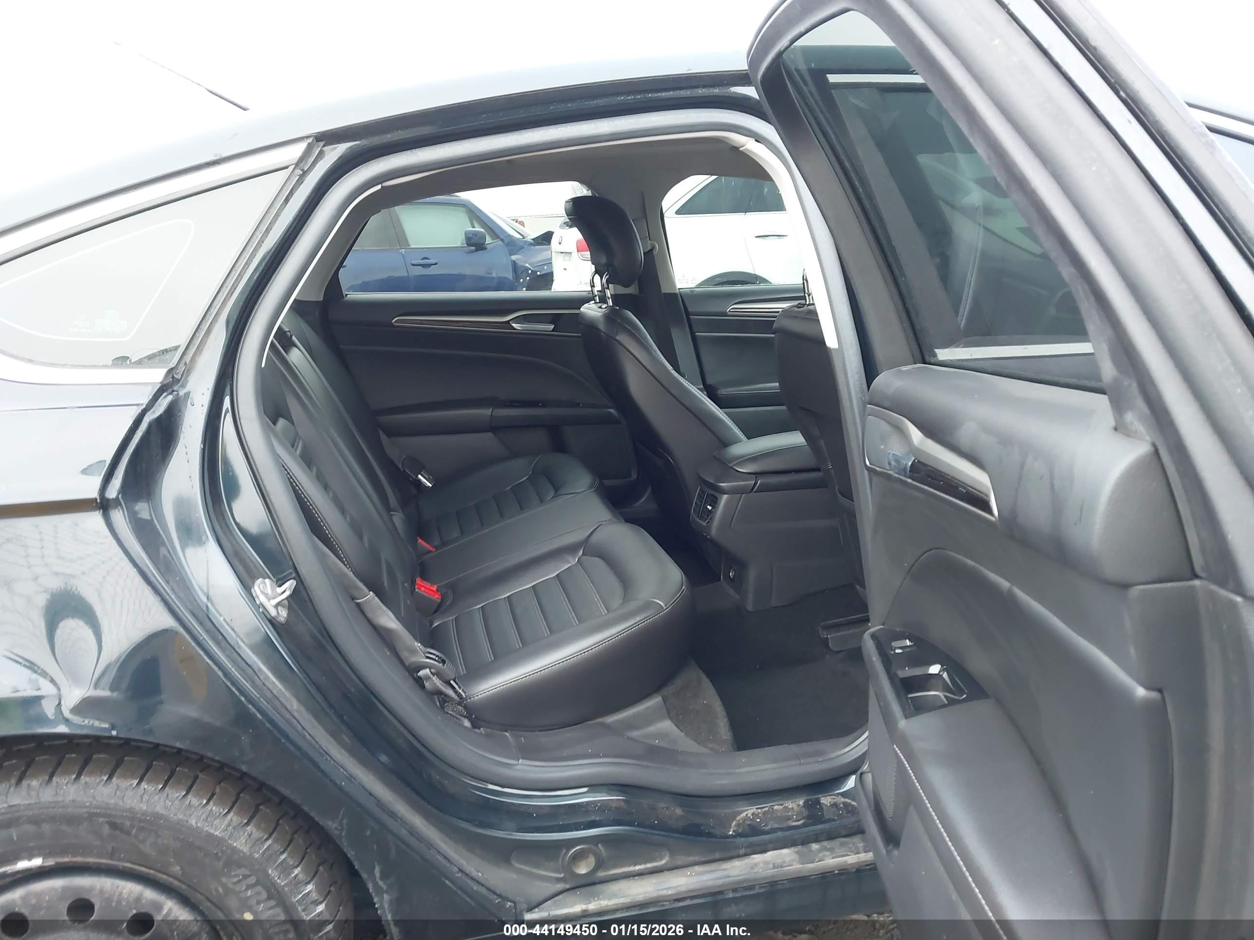 FORD FUSION image 8