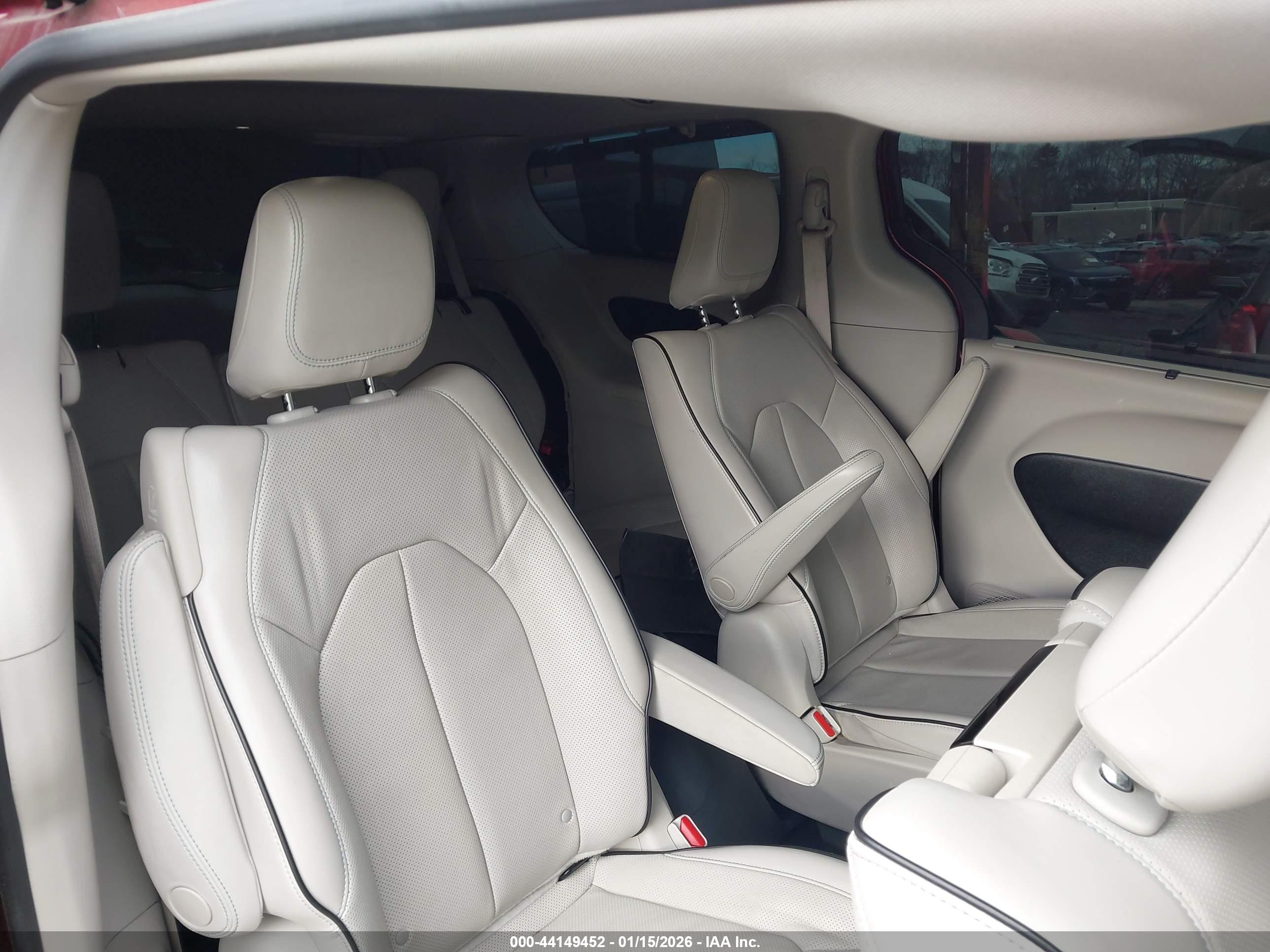 CHRYSLER PACIFICA image 8
