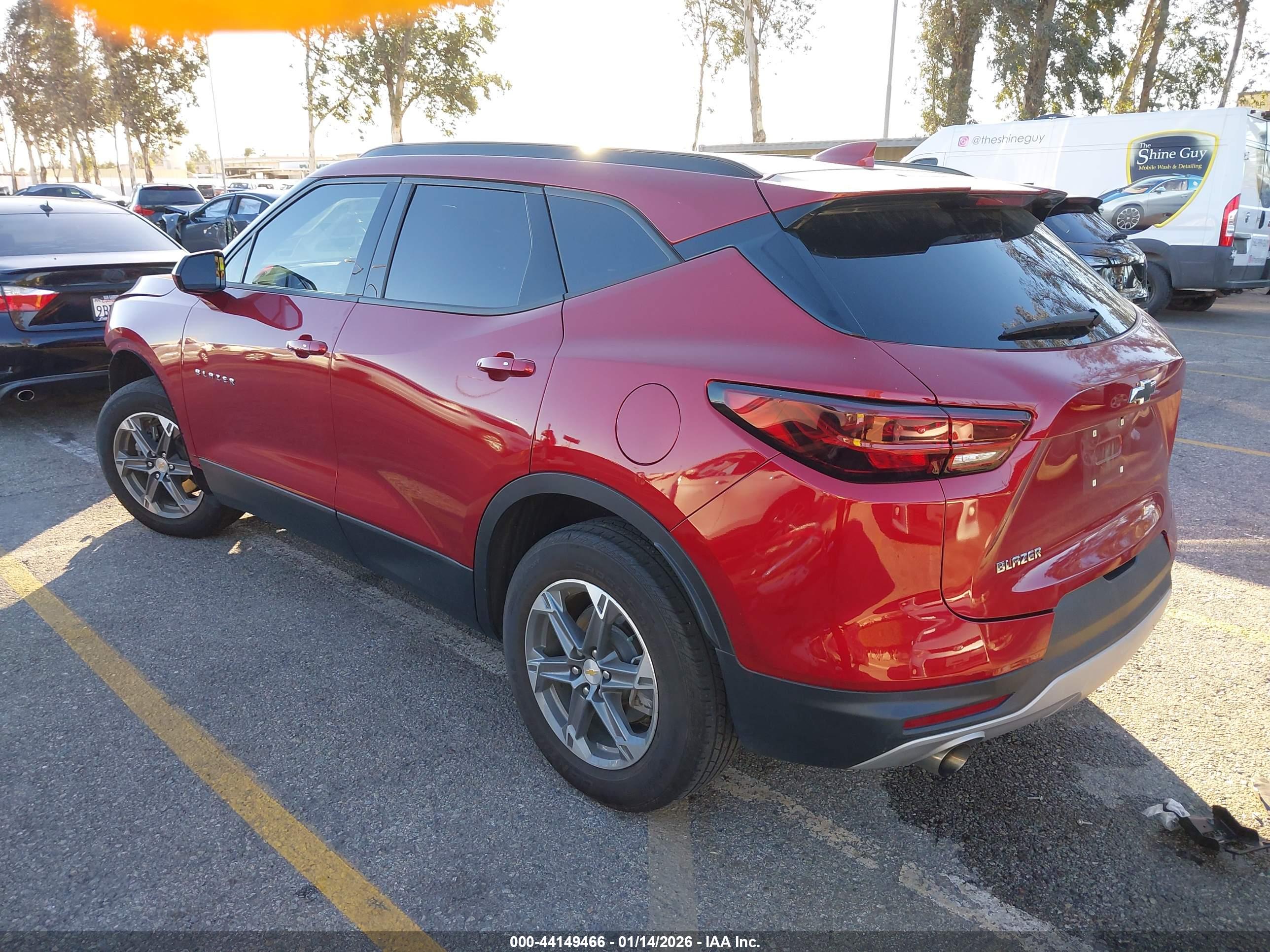 CHEVROLET BLAZER image 3