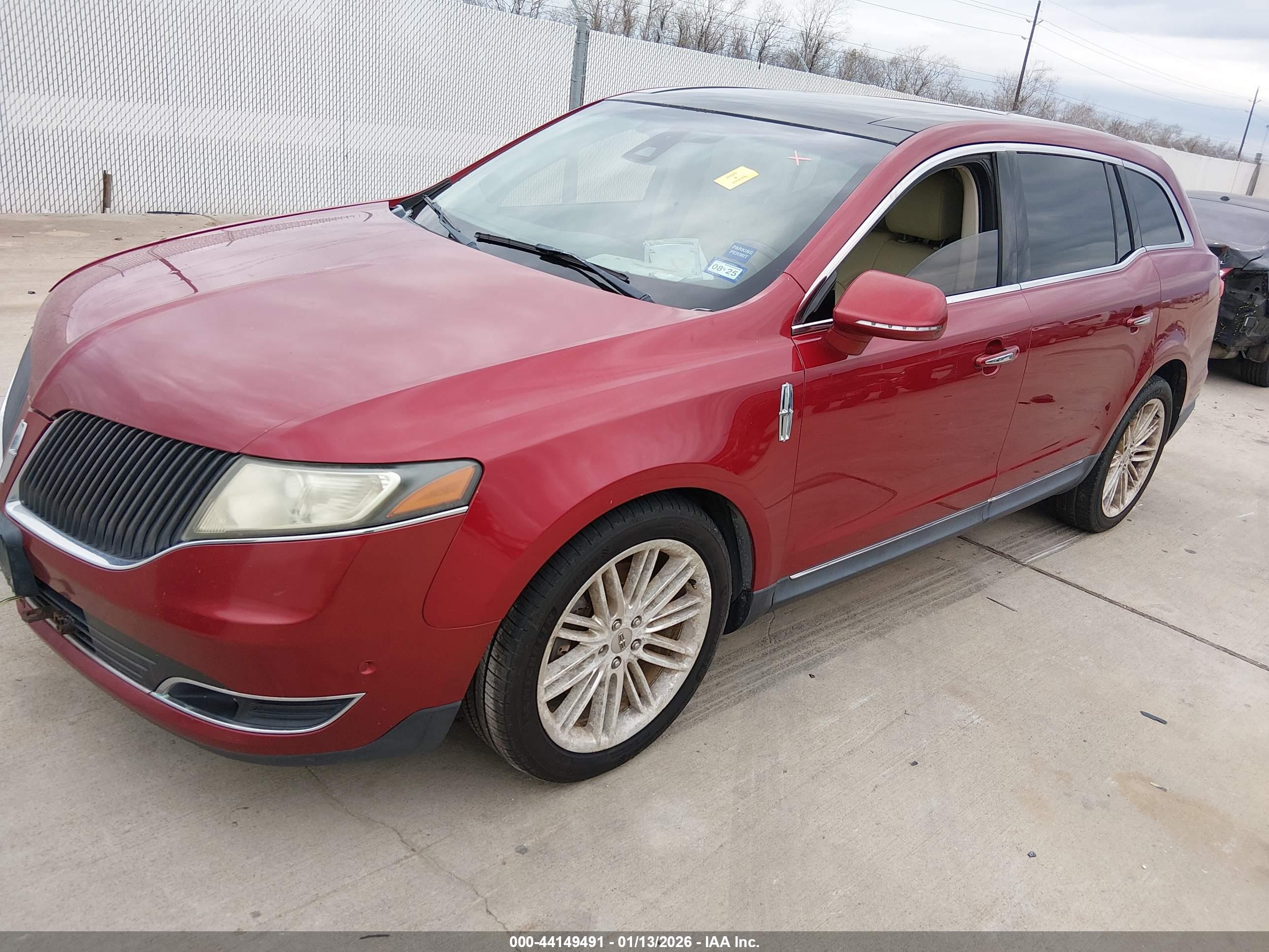 LINCOLN MKT image 2