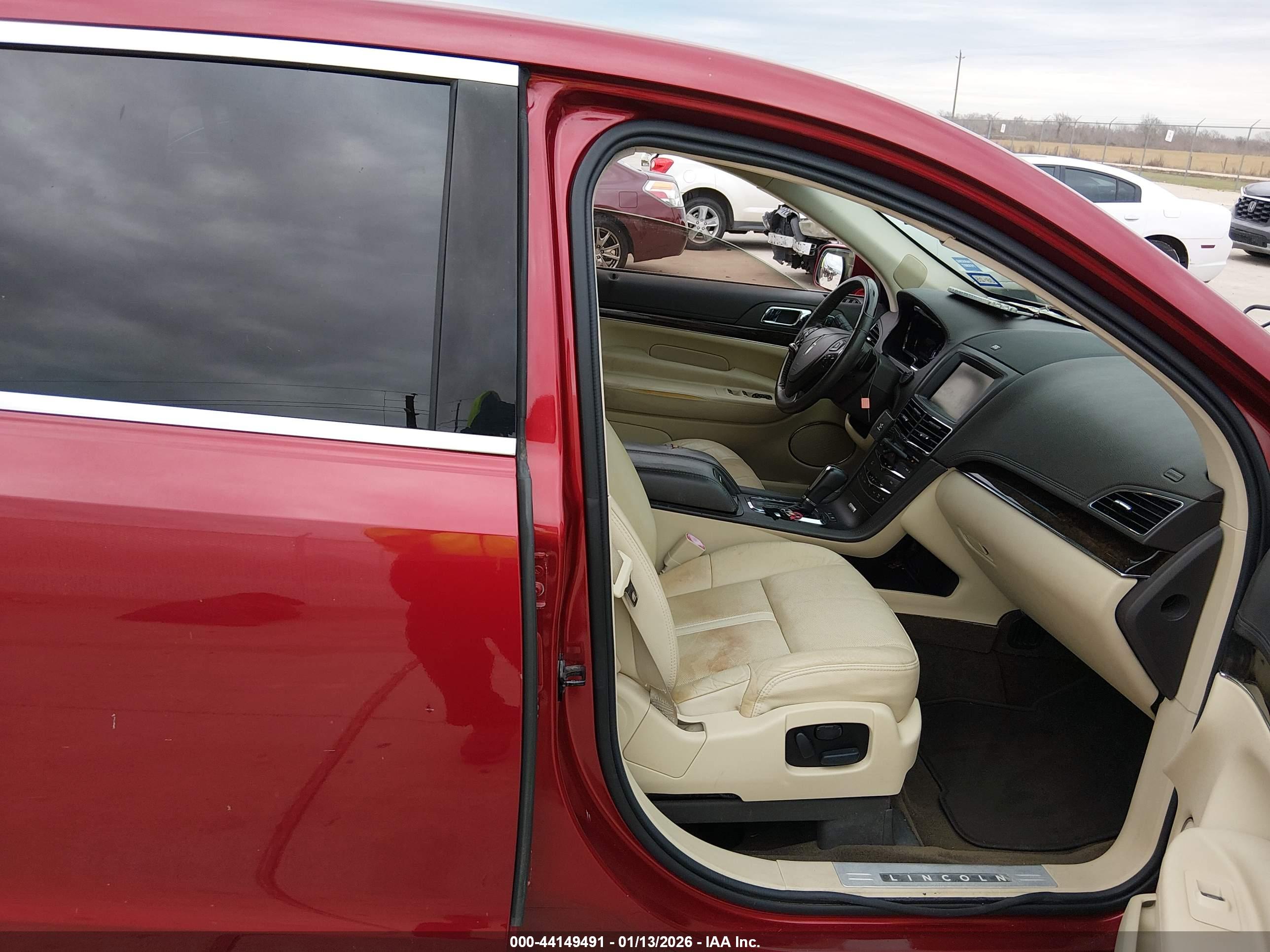 LINCOLN MKT image 5