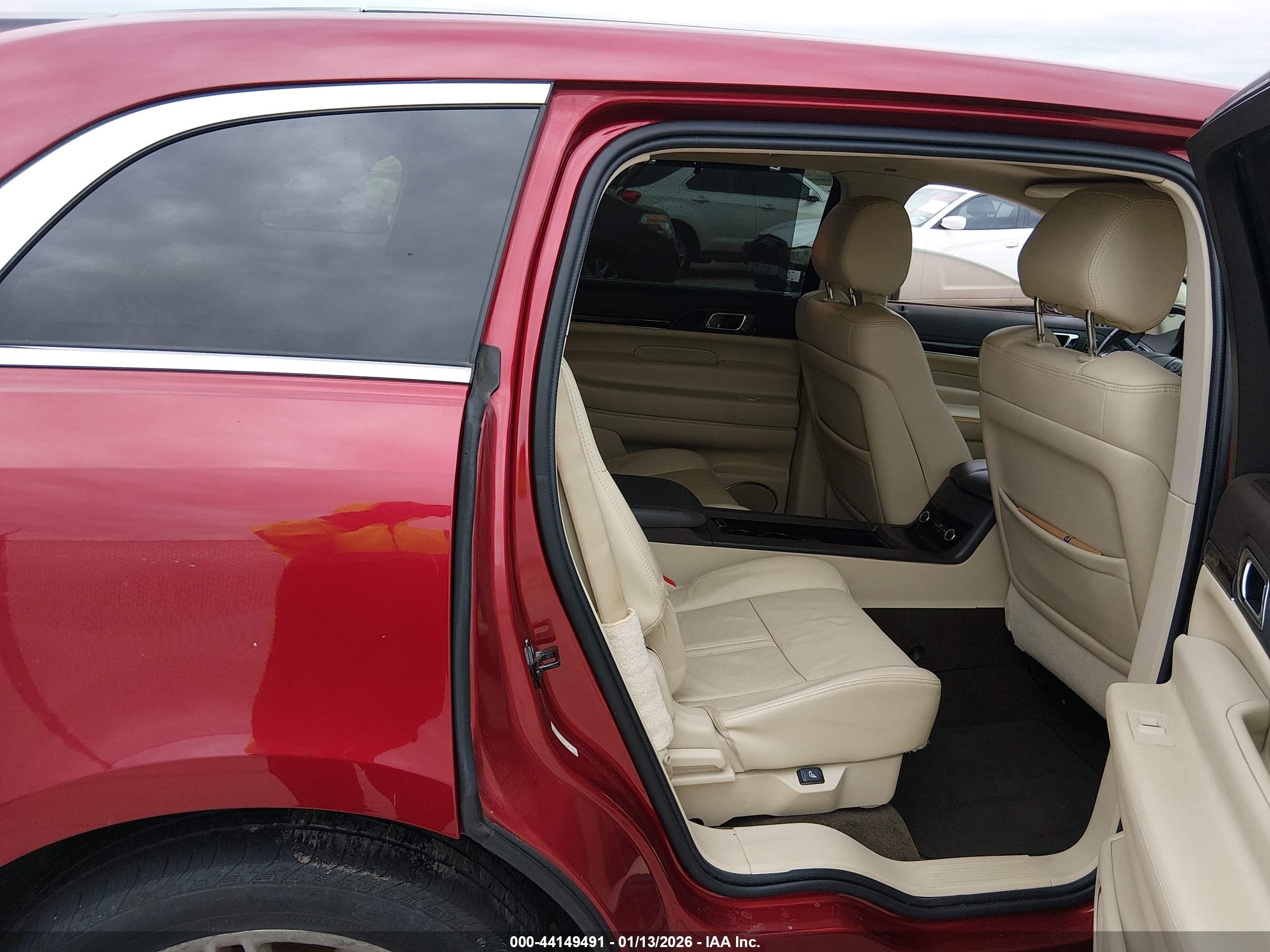 LINCOLN MKT image 8