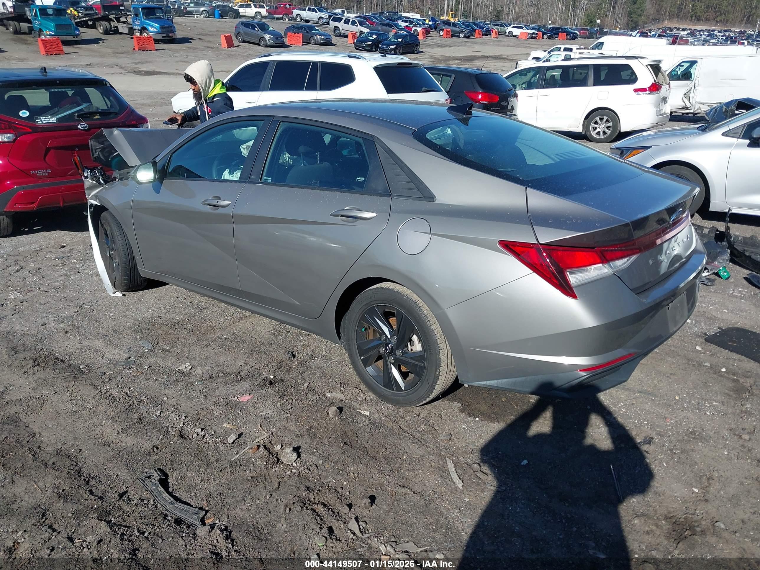 HYUNDAI ELANTRA image 3