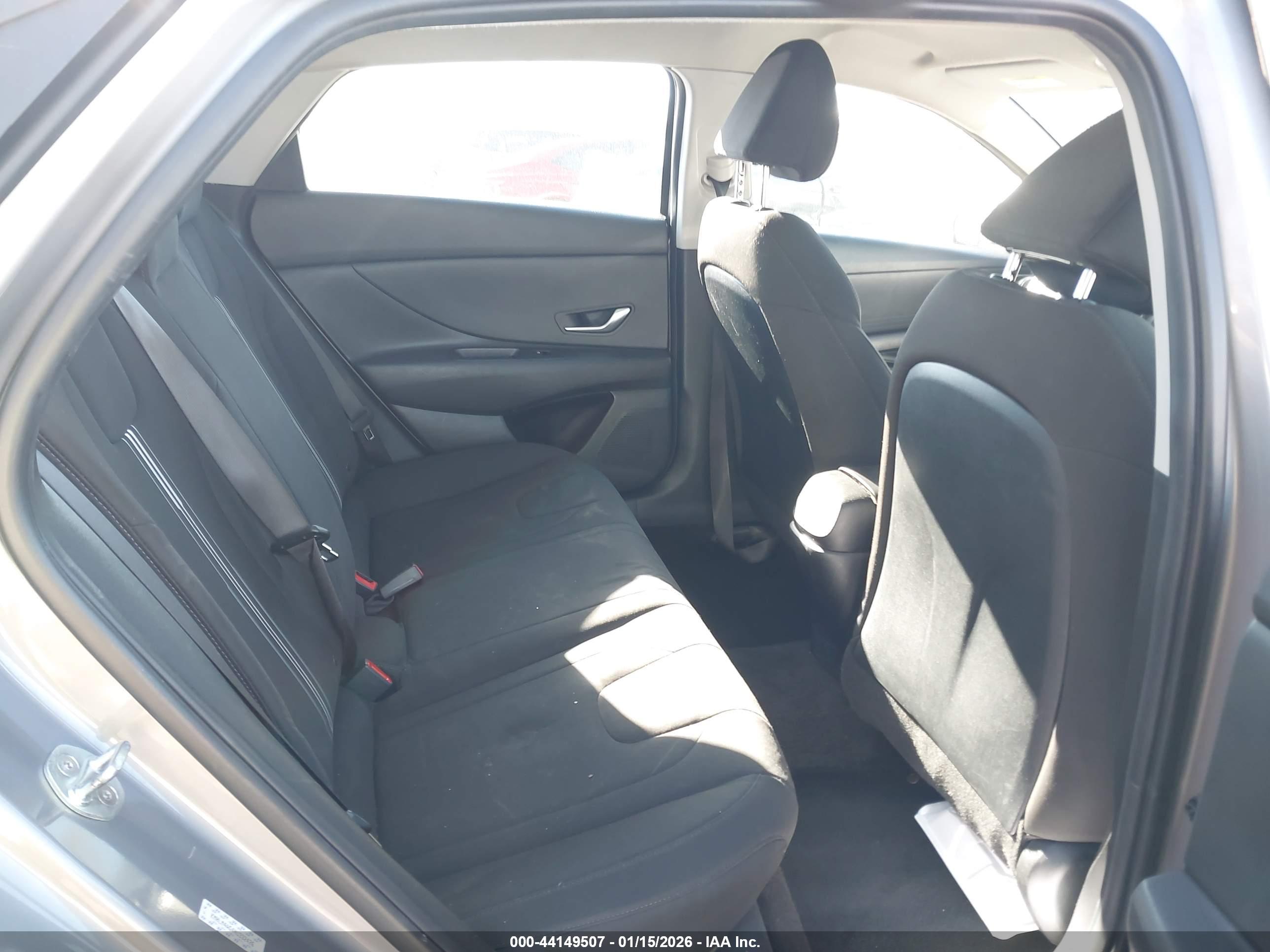 HYUNDAI ELANTRA image 8