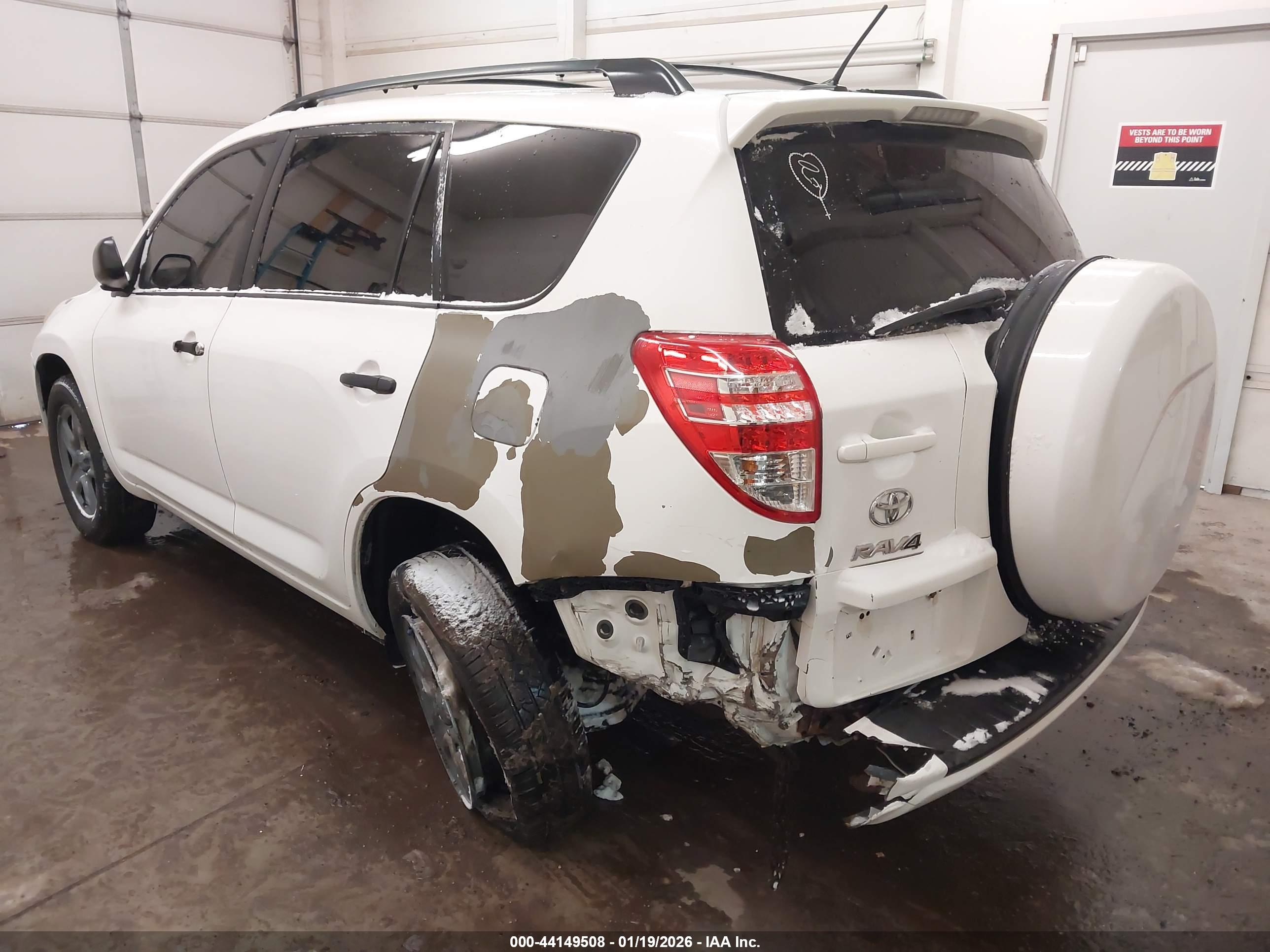 TOYOTA RAV4 image 3