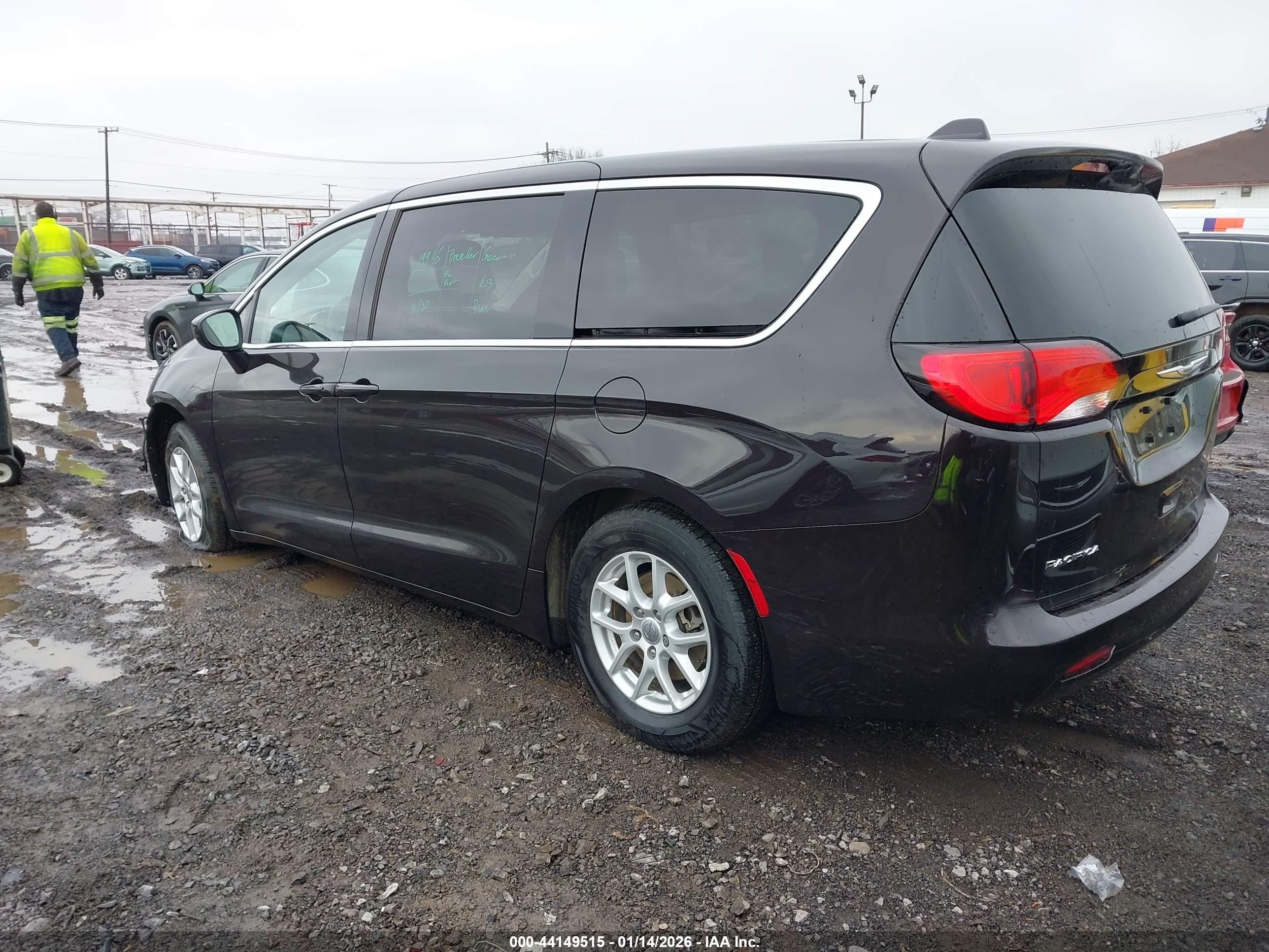 CHRYSLER PACIFICA image 3