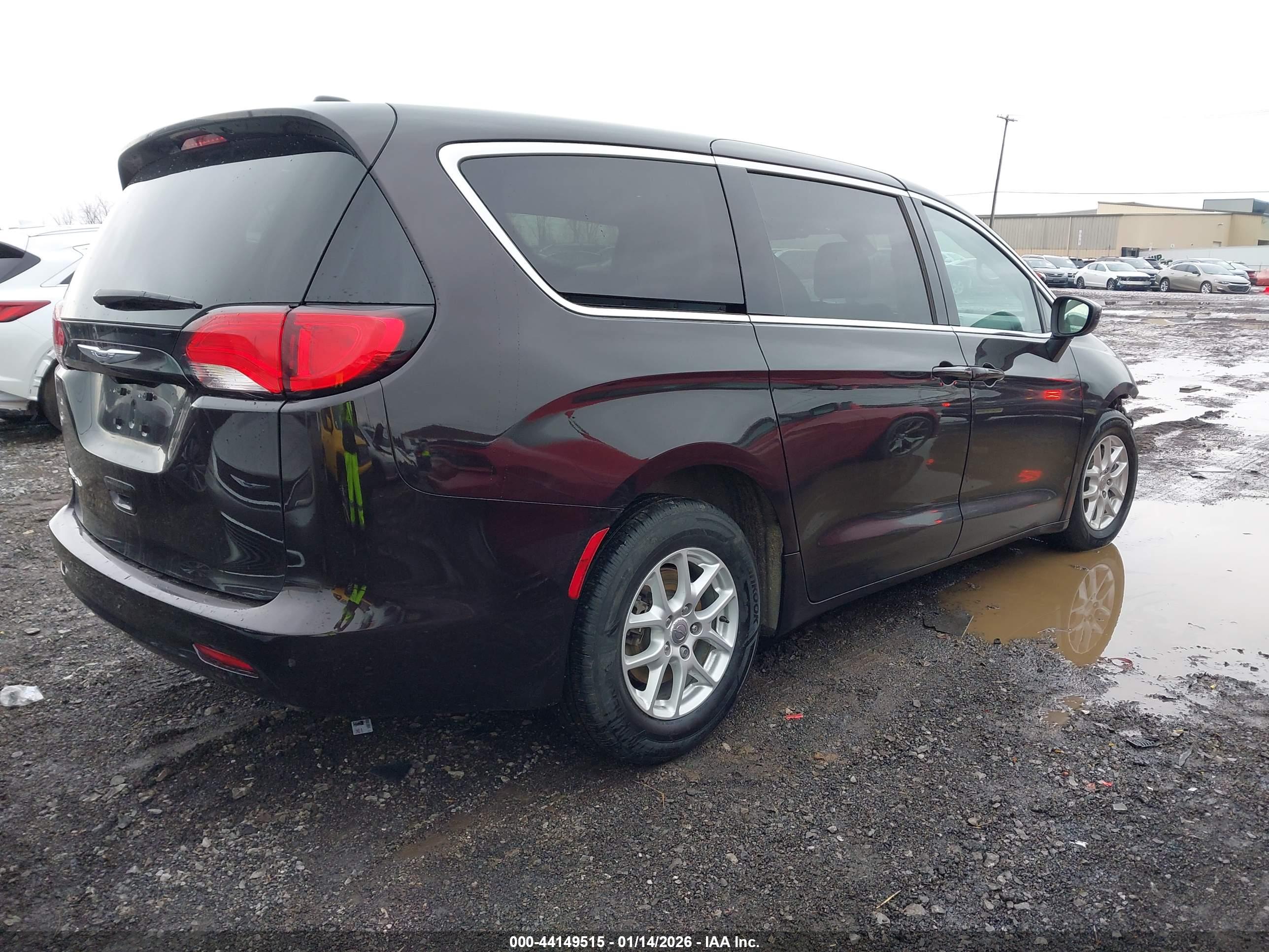 CHRYSLER PACIFICA image 4