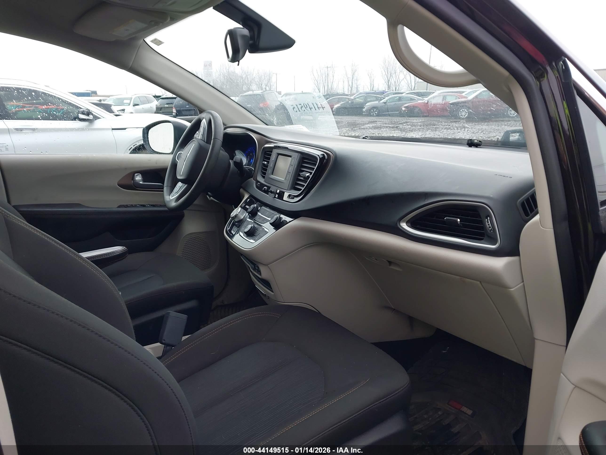 CHRYSLER PACIFICA image 5