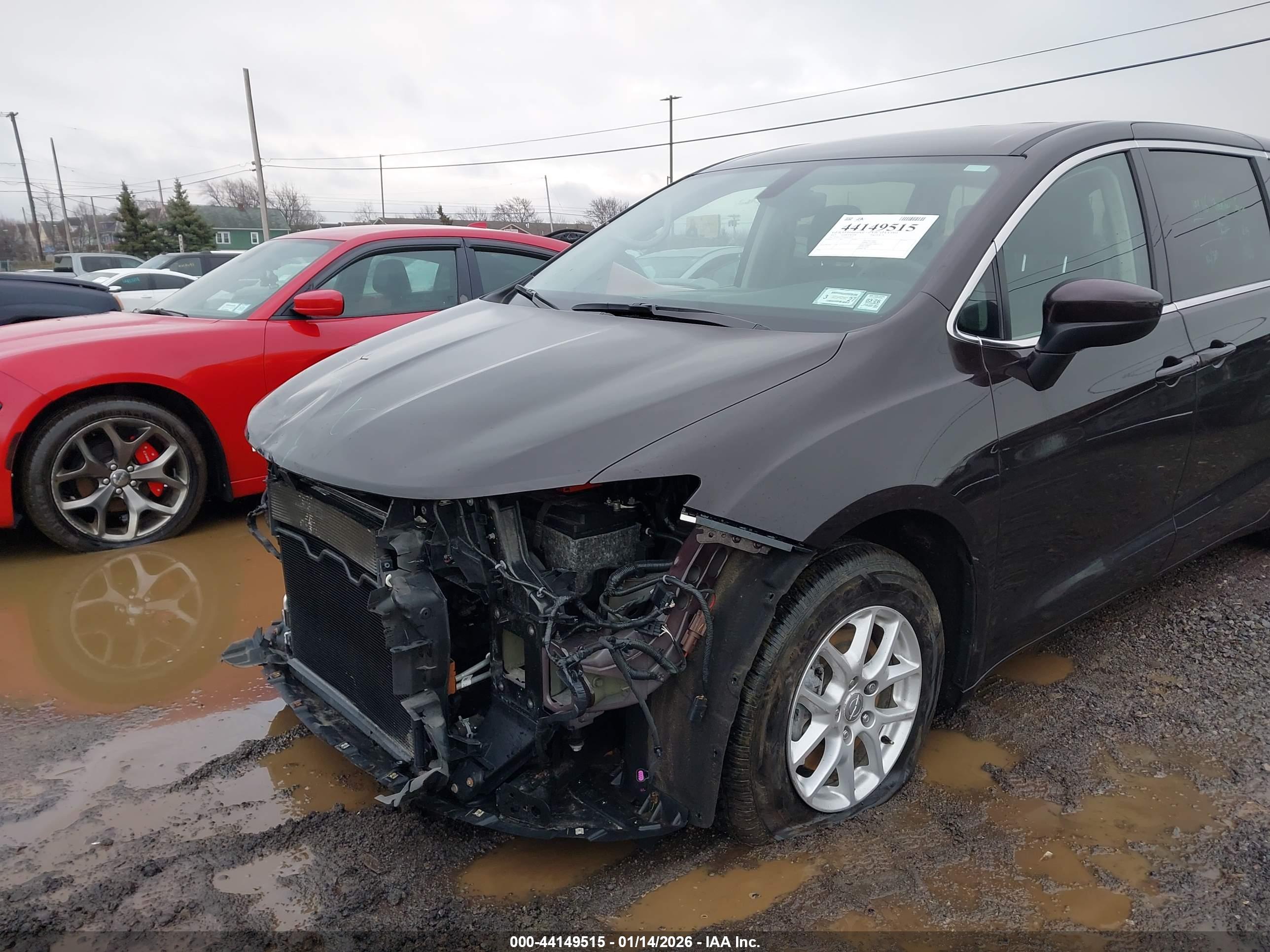 CHRYSLER PACIFICA image 6