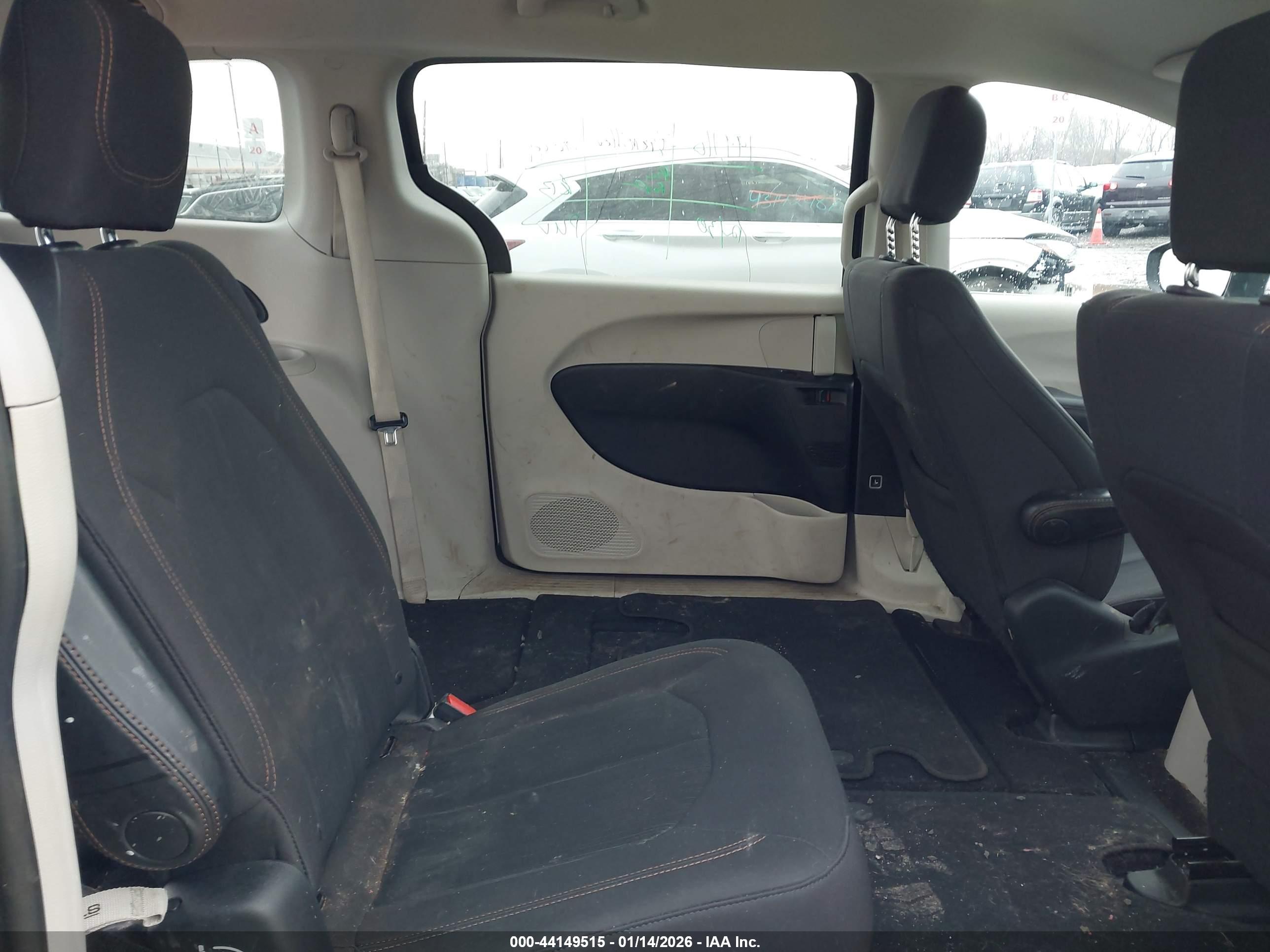 CHRYSLER PACIFICA image 8