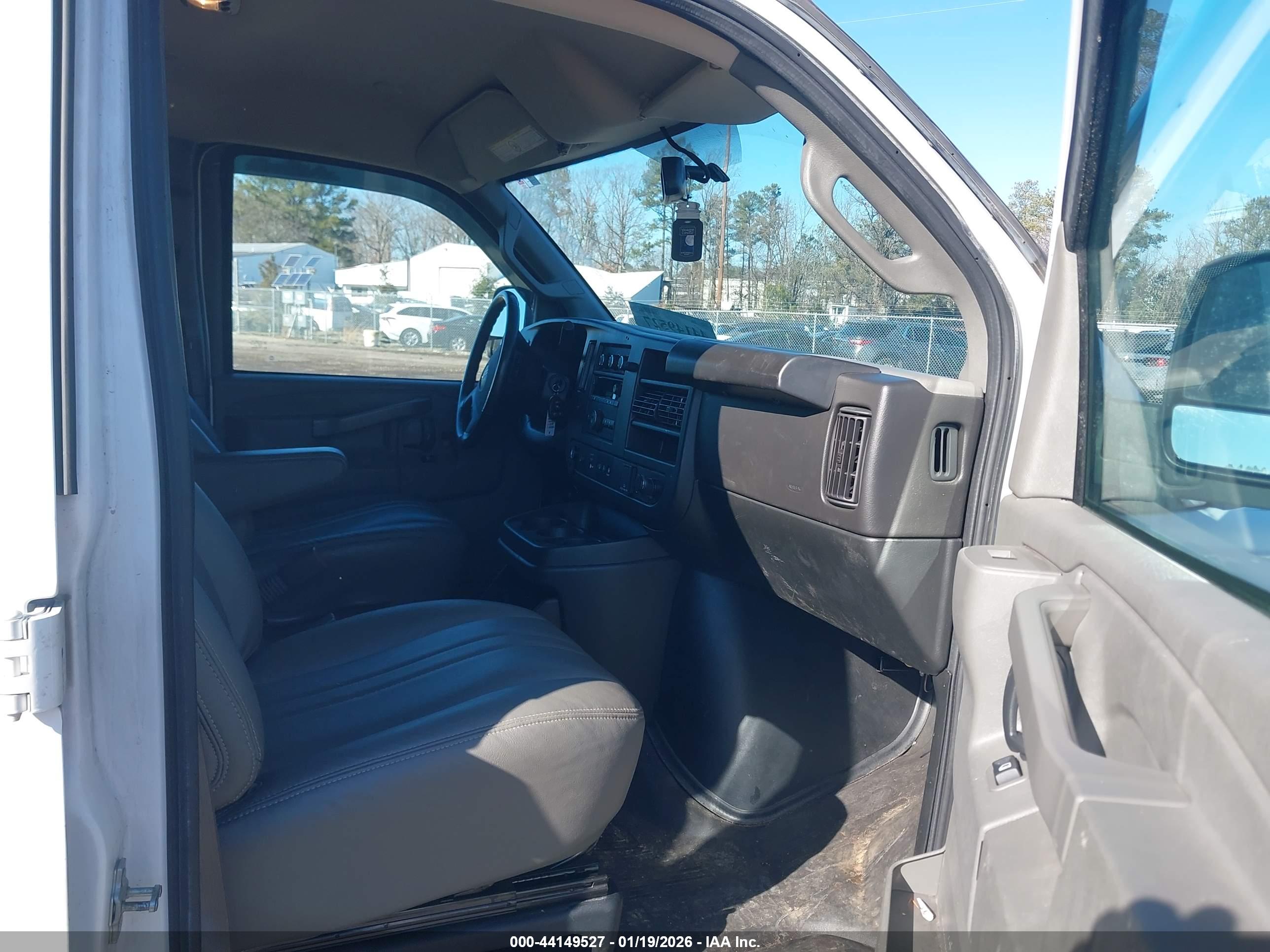 GMC SAVANA image 5