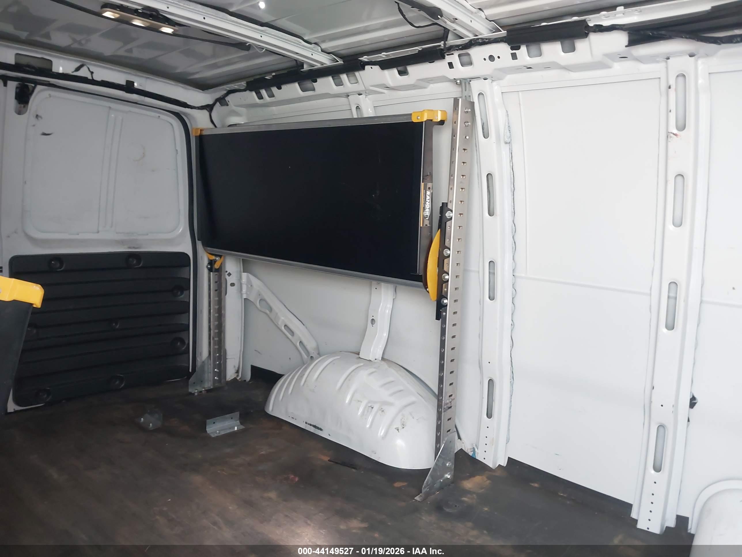 GMC SAVANA image 8