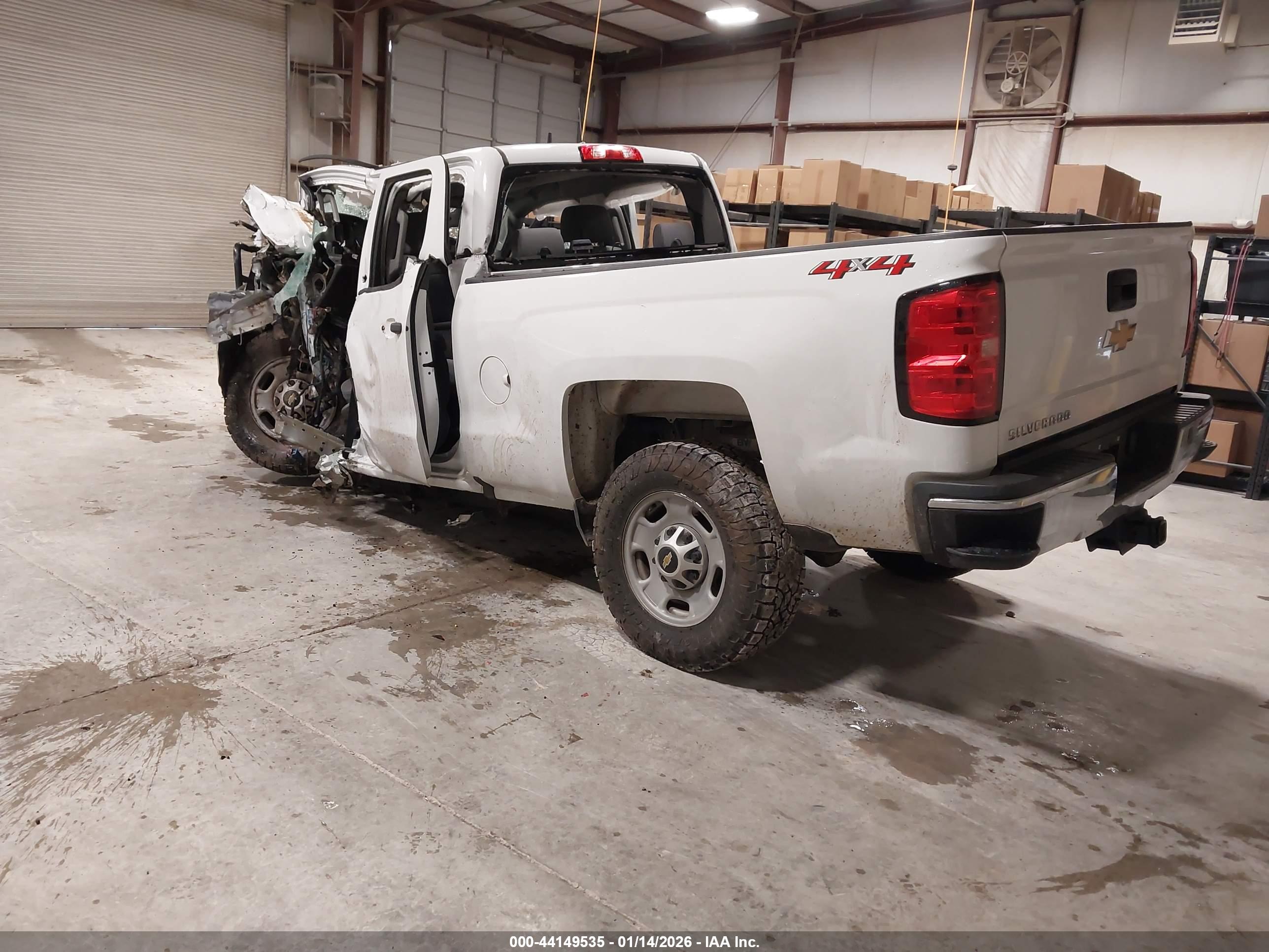 CHEVROLET SILVERADO image 3