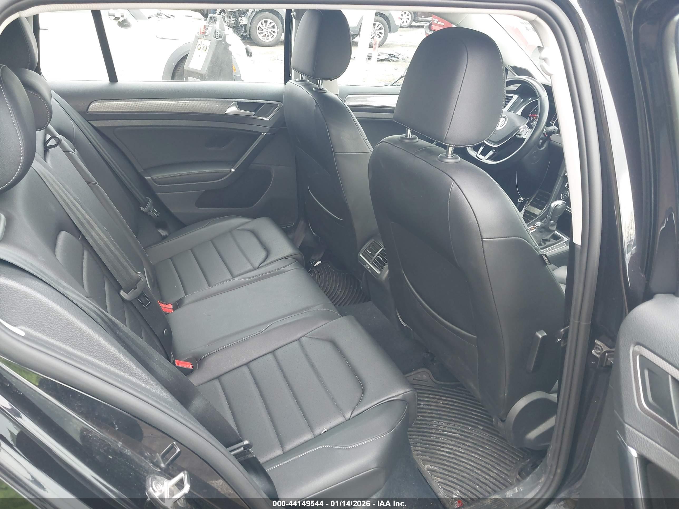 VOLKSWAGEN GOLF image 8