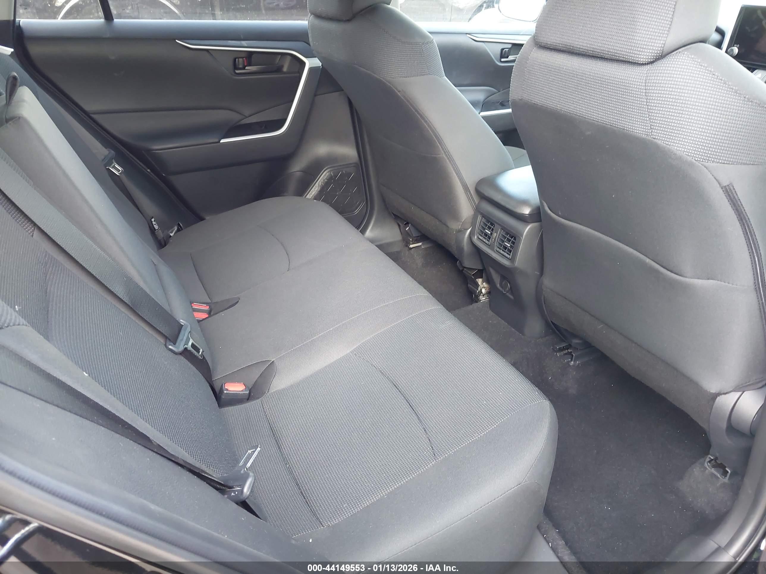 TOYOTA RAV4 image 8