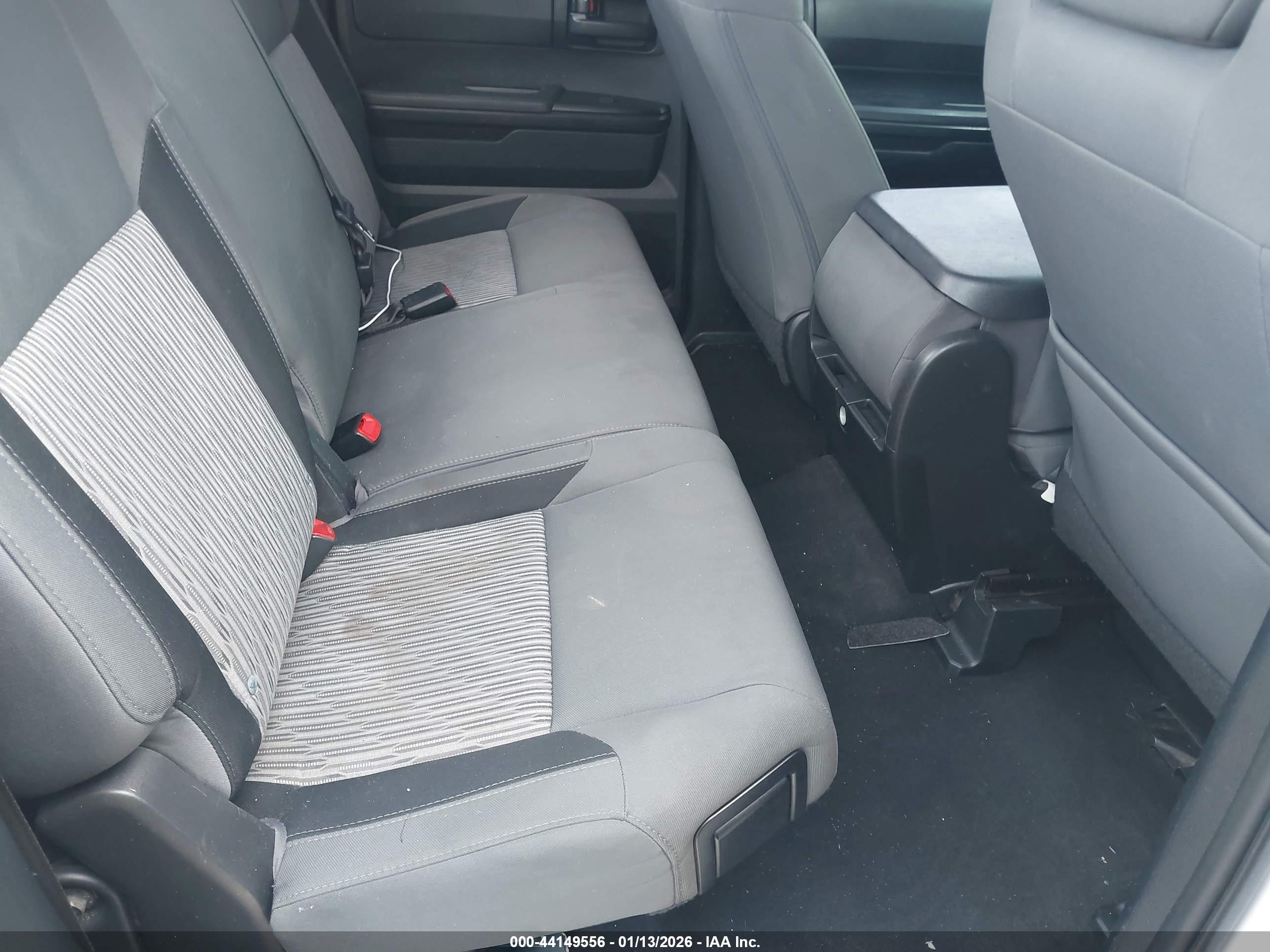 TOYOTA TUNDRA image 8