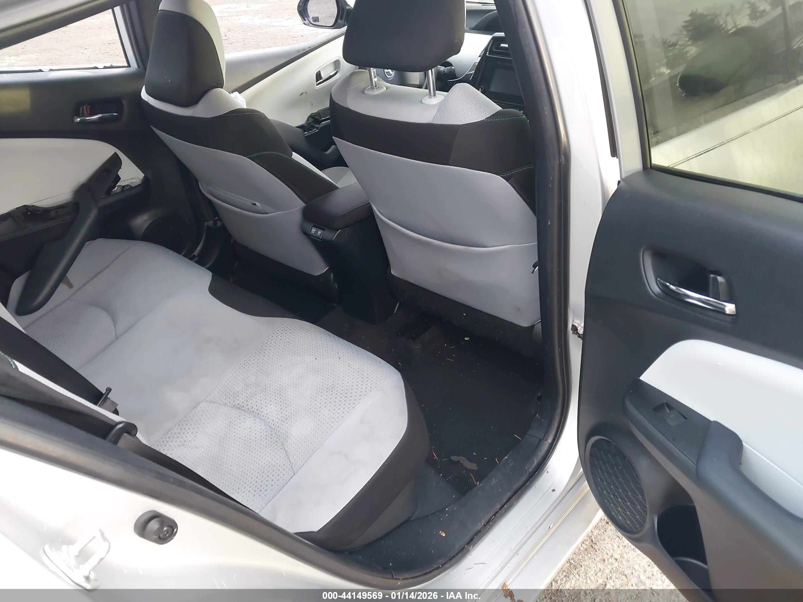 TOYOTA PRIUS image 8
