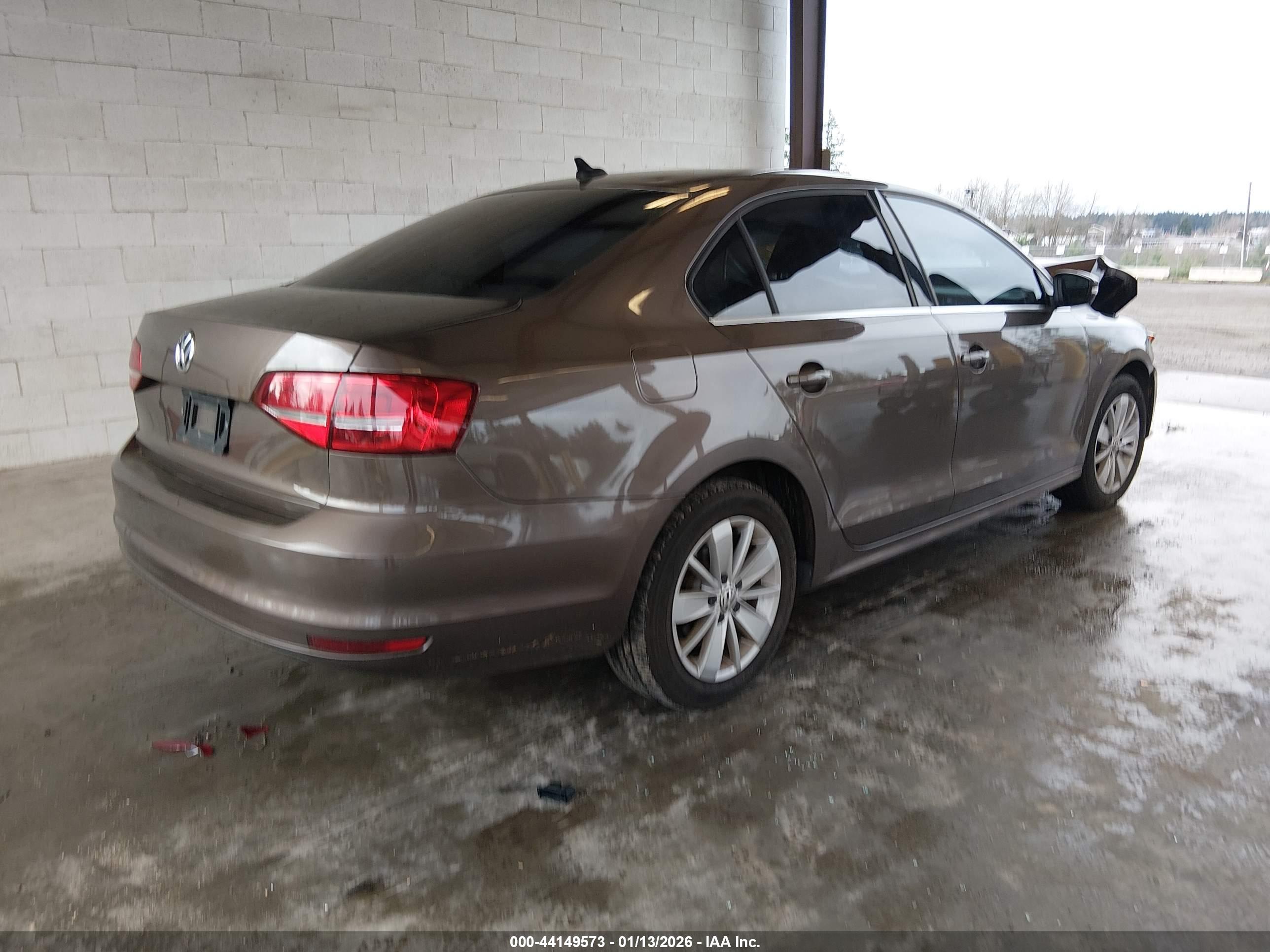 VOLKSWAGEN JETTA image 4