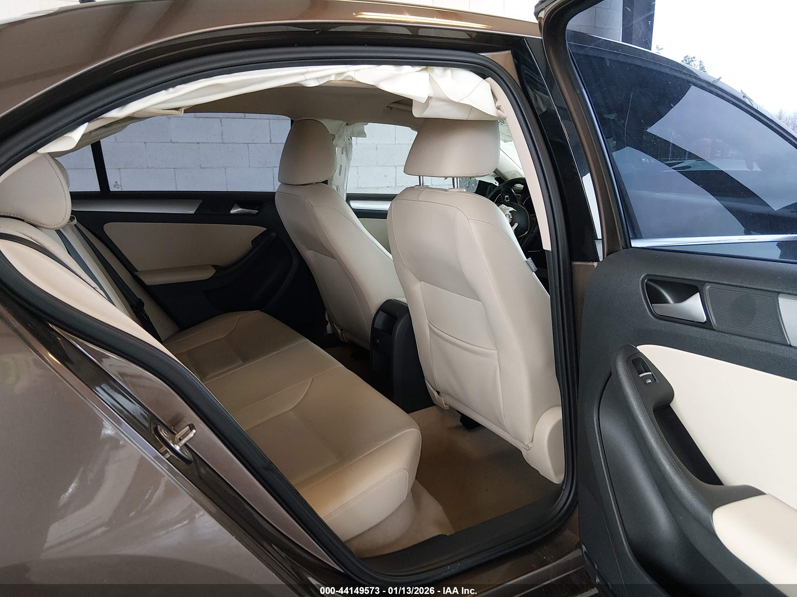 VOLKSWAGEN JETTA image 8