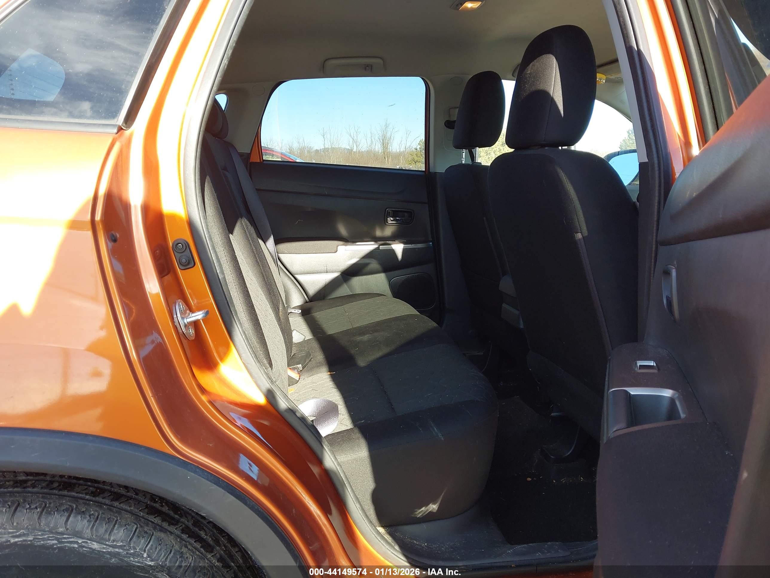 MITSUBISHI OUTLANDER image 8