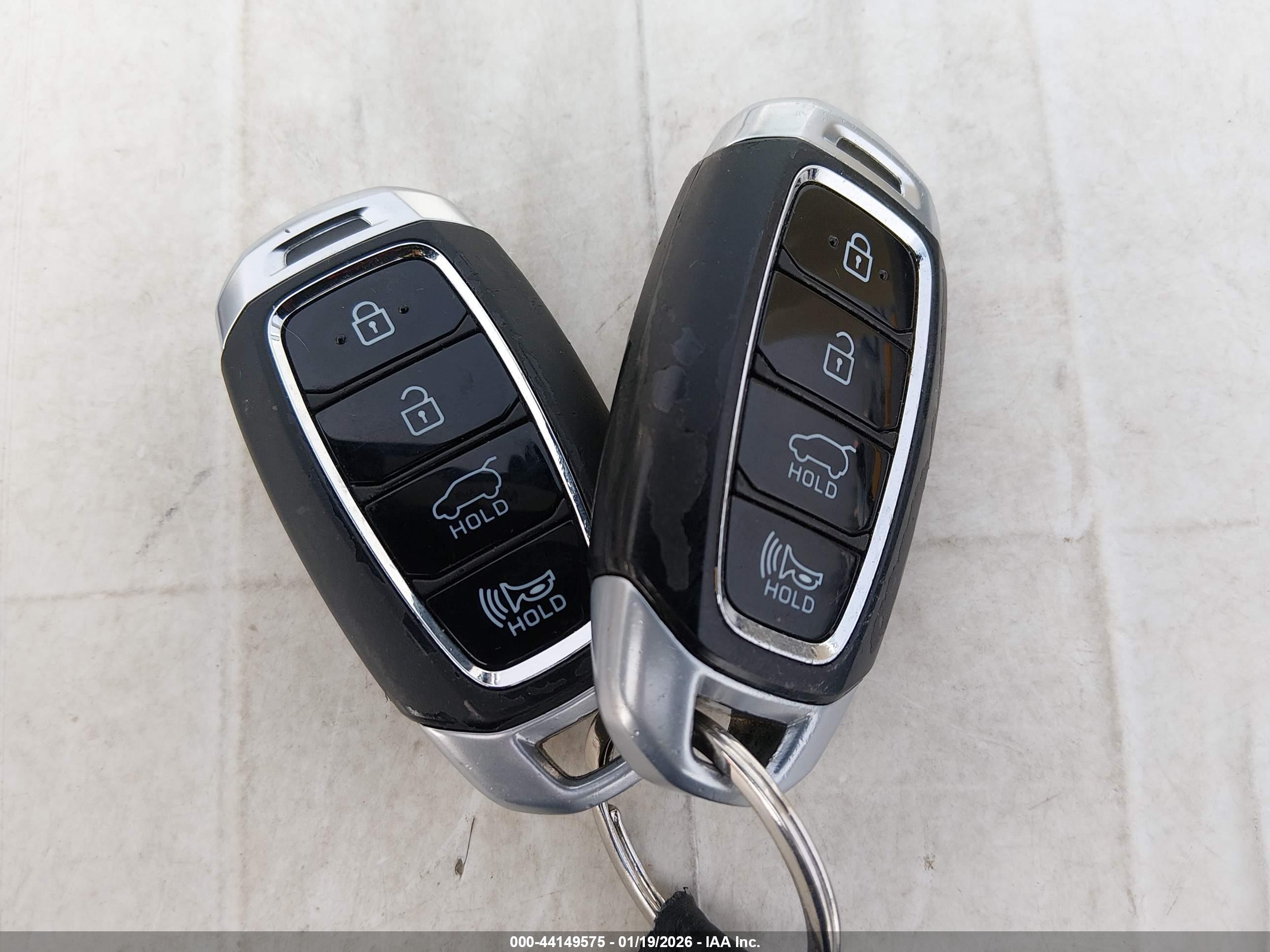 HYUNDAI SANTA image 11