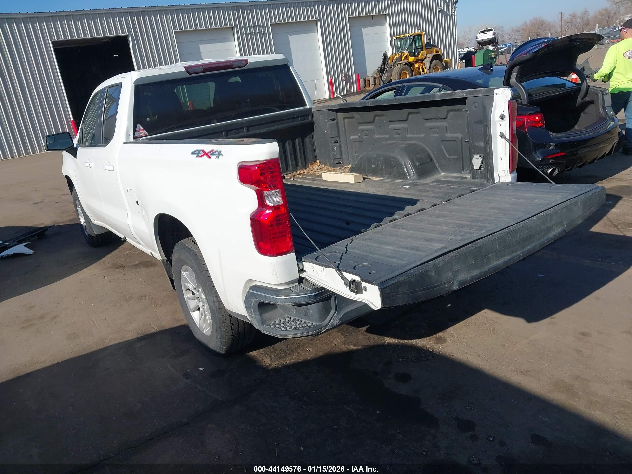 CHEVROLET SILVERADO image 3