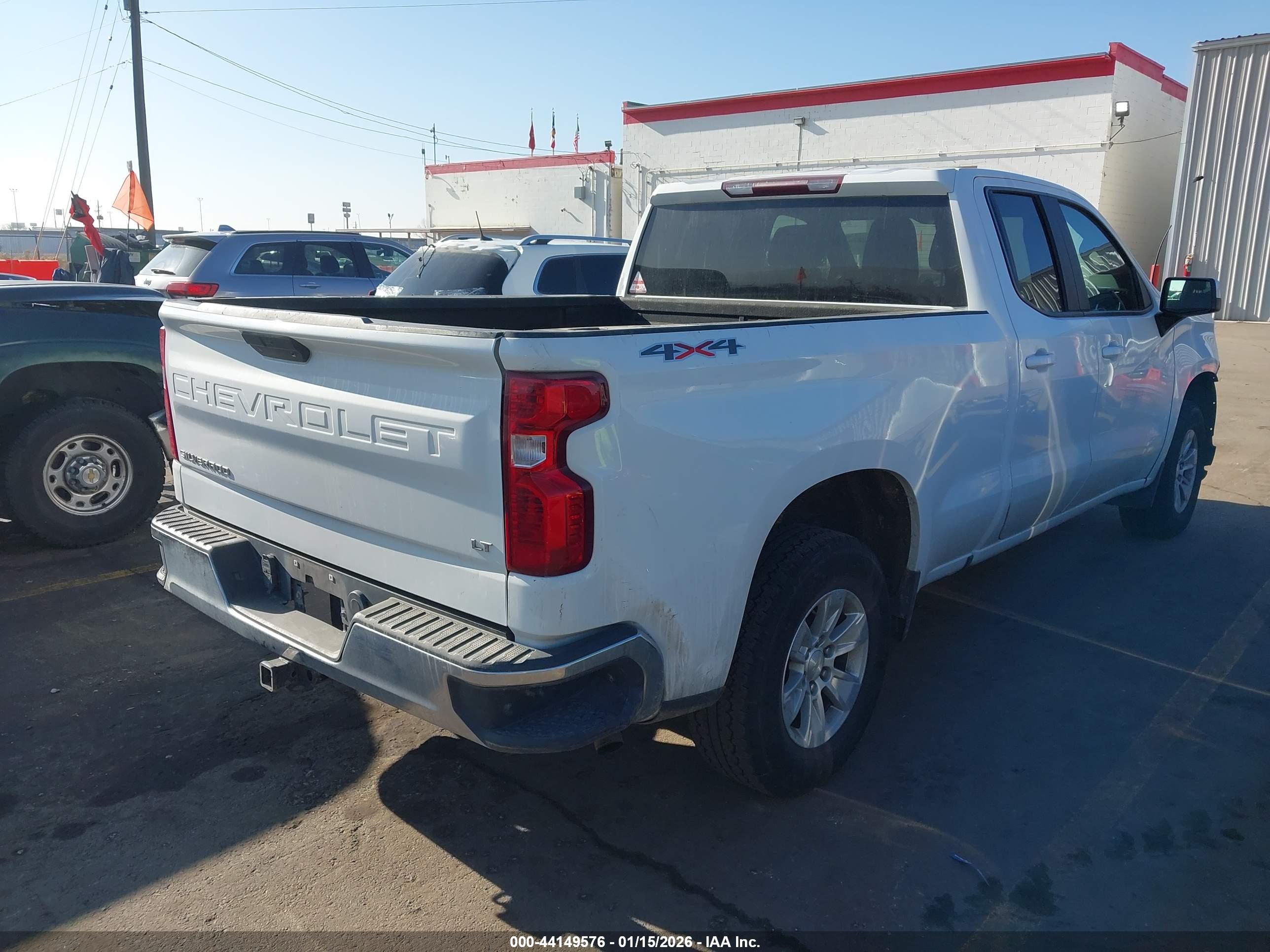 CHEVROLET SILVERADO image 4