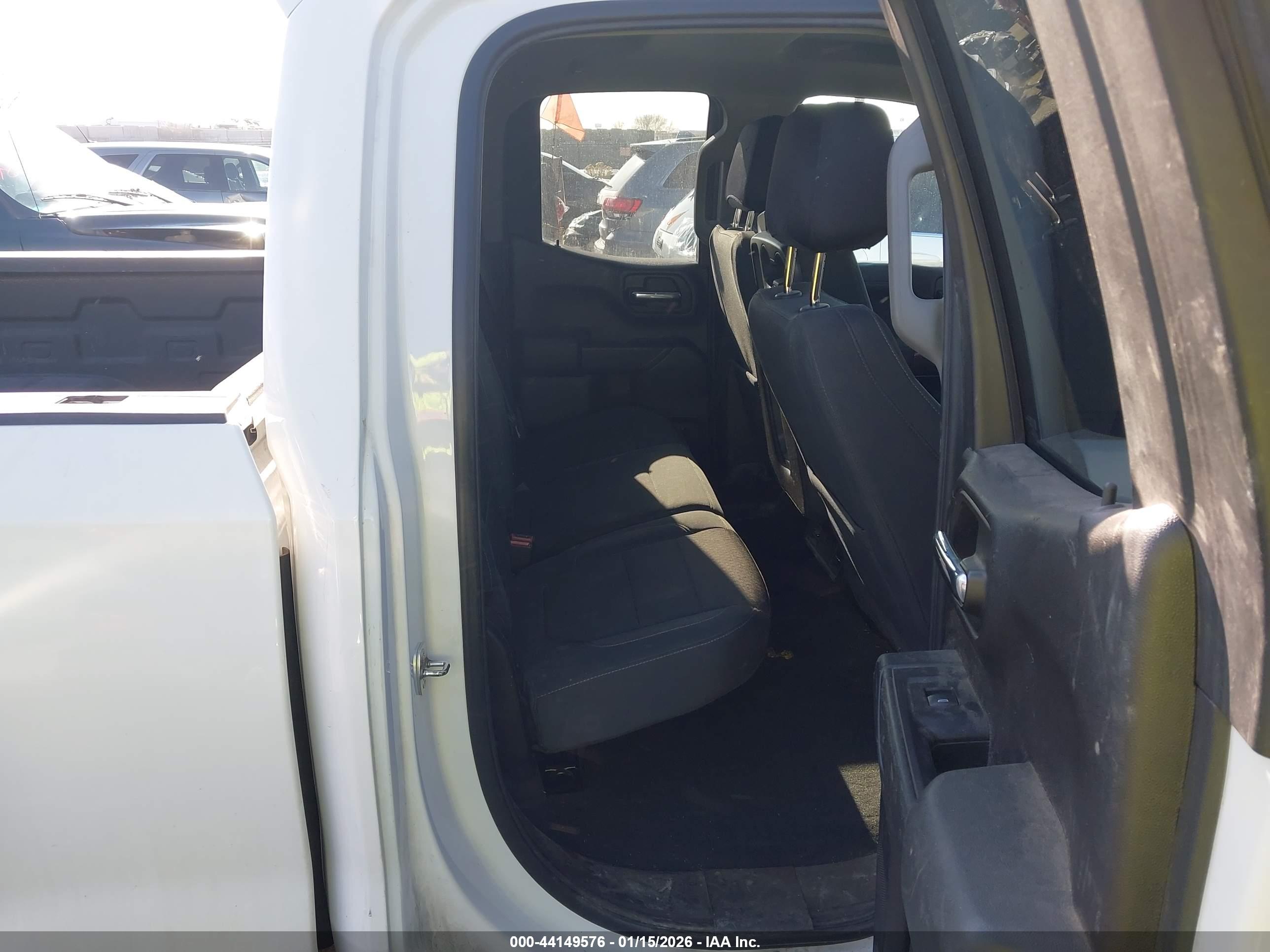 CHEVROLET SILVERADO image 8
