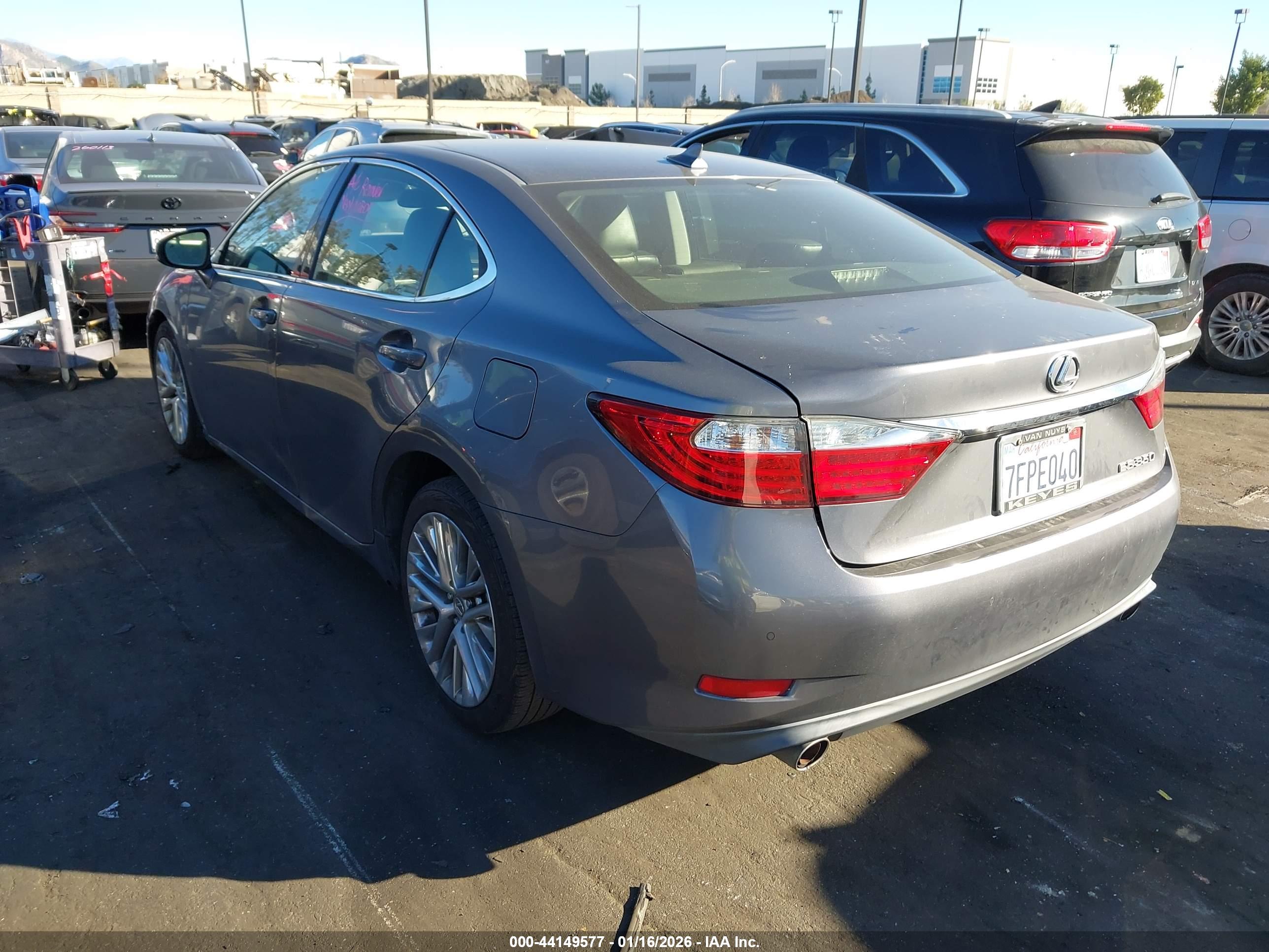 LEXUS ES image 3