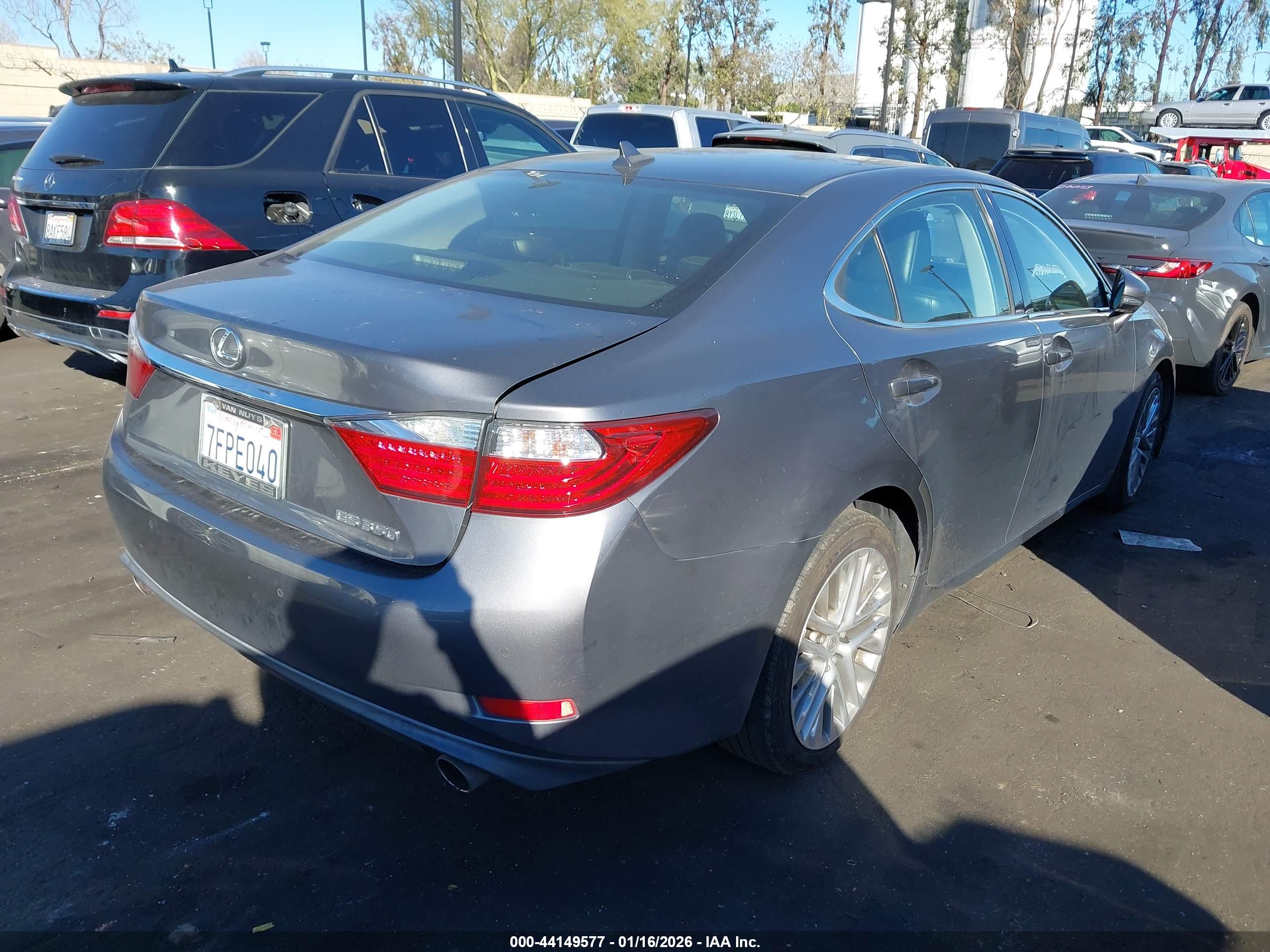 LEXUS ES image 4