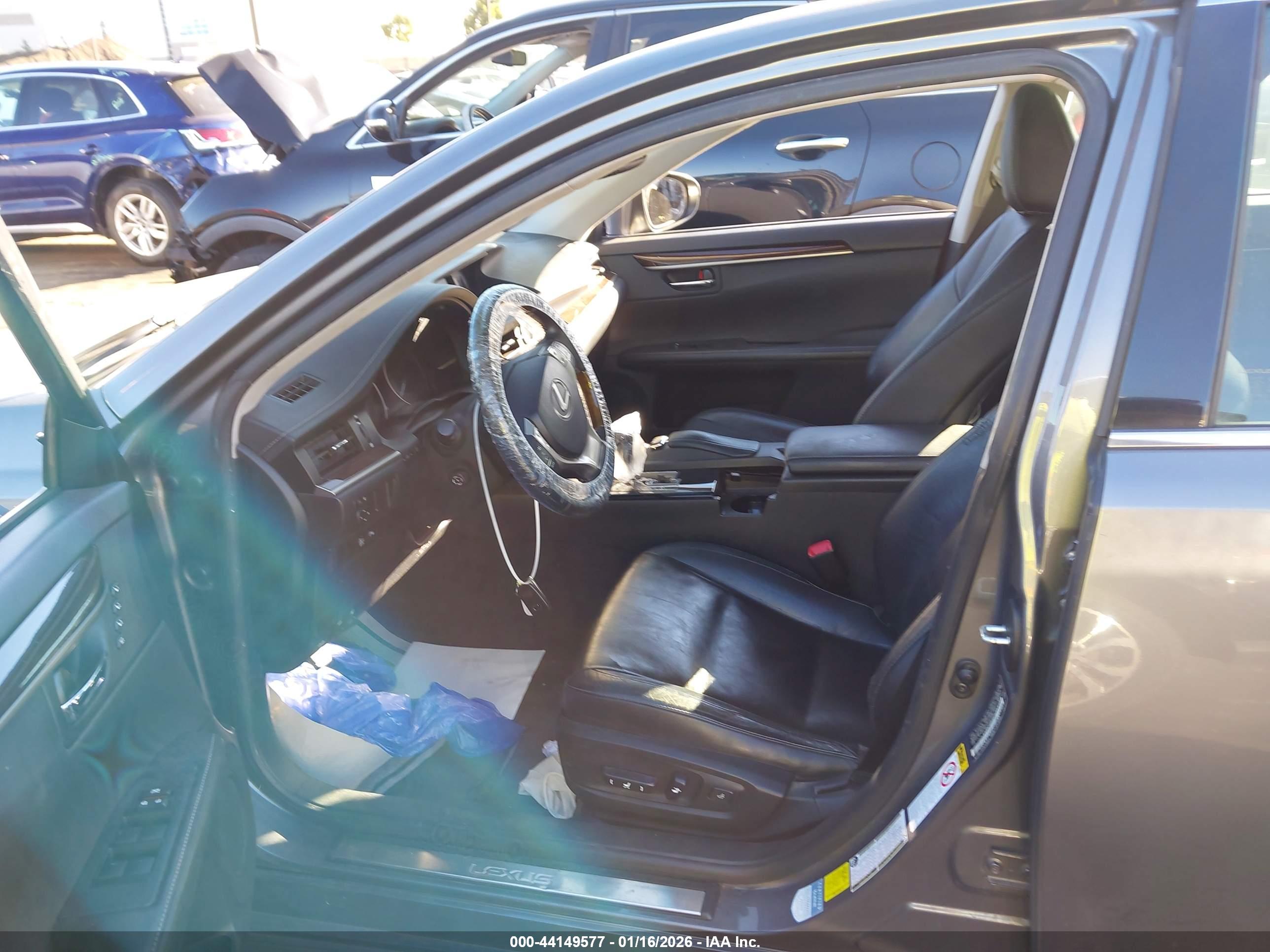 LEXUS ES image 5