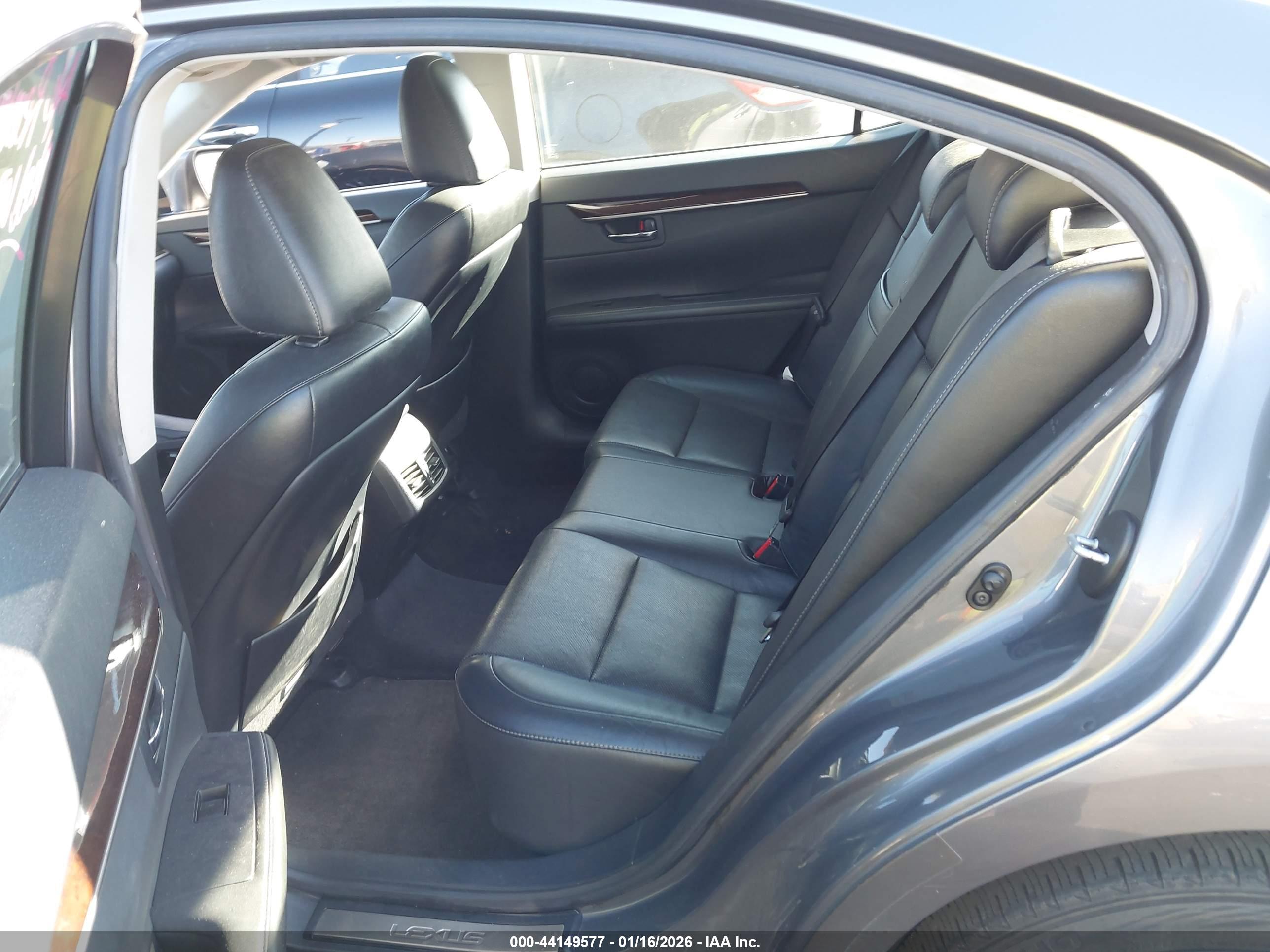 LEXUS ES image 8