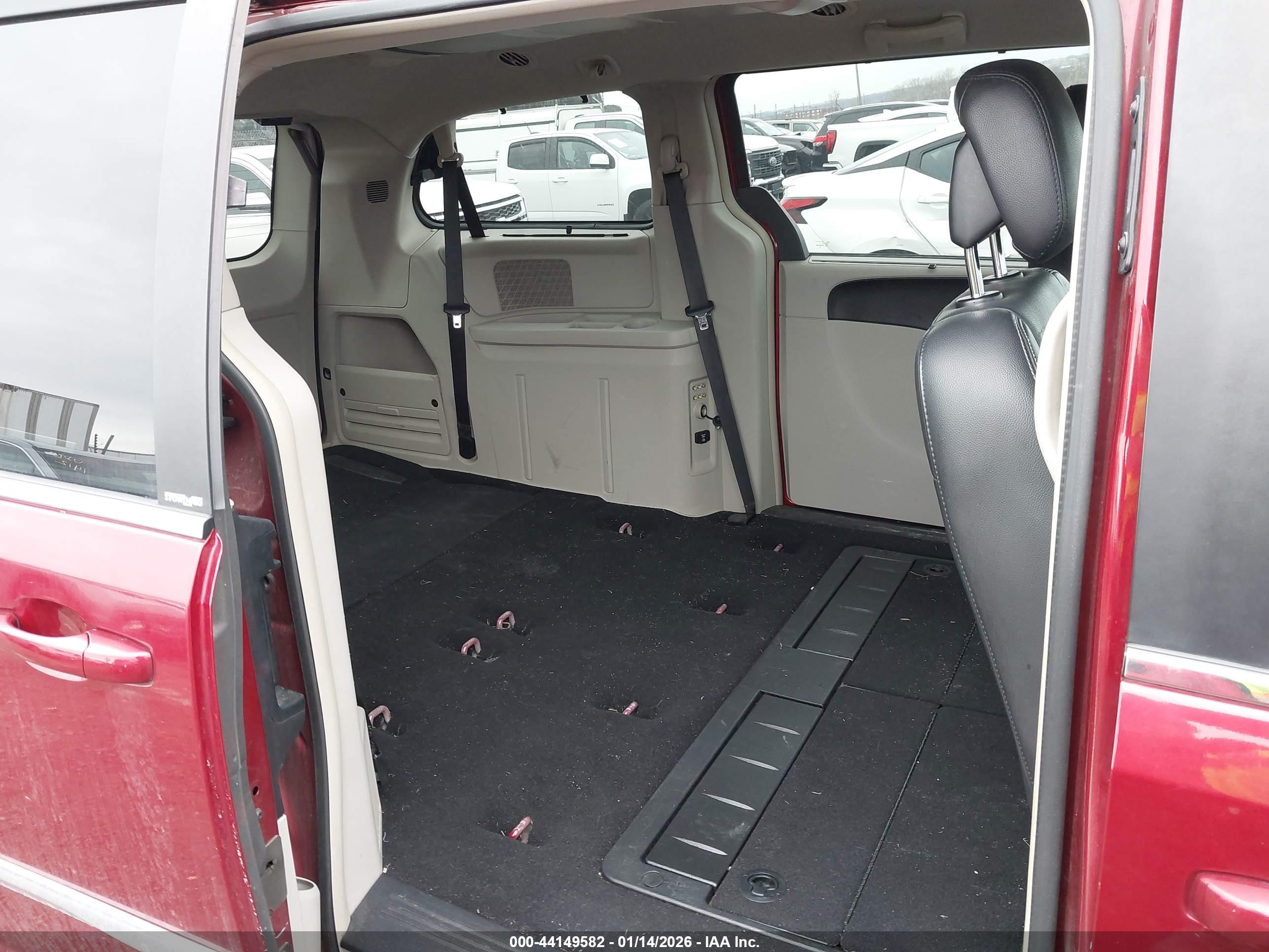 CHRYSLER TOWN image 8
