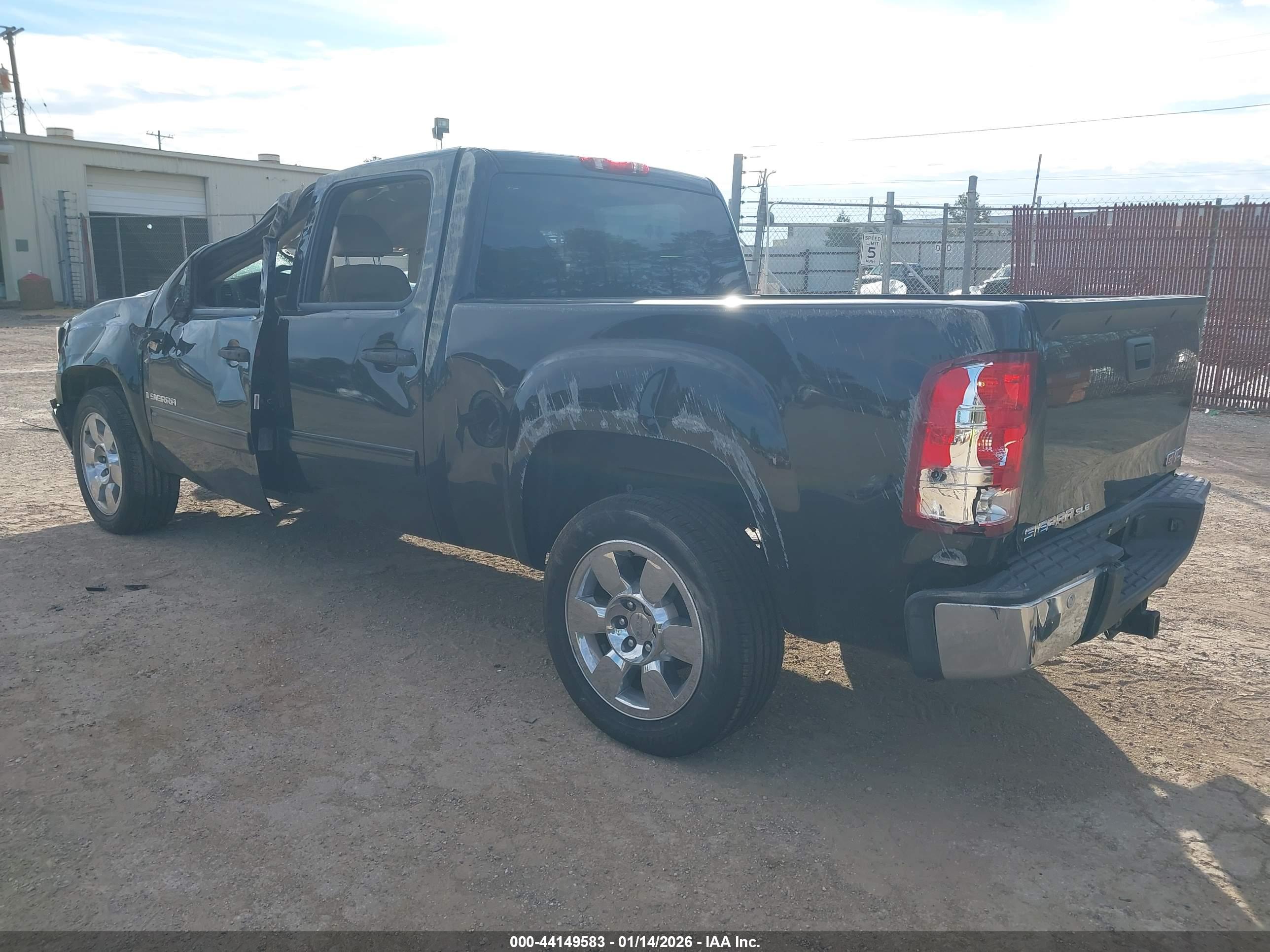 GMC SIERRA image 3
