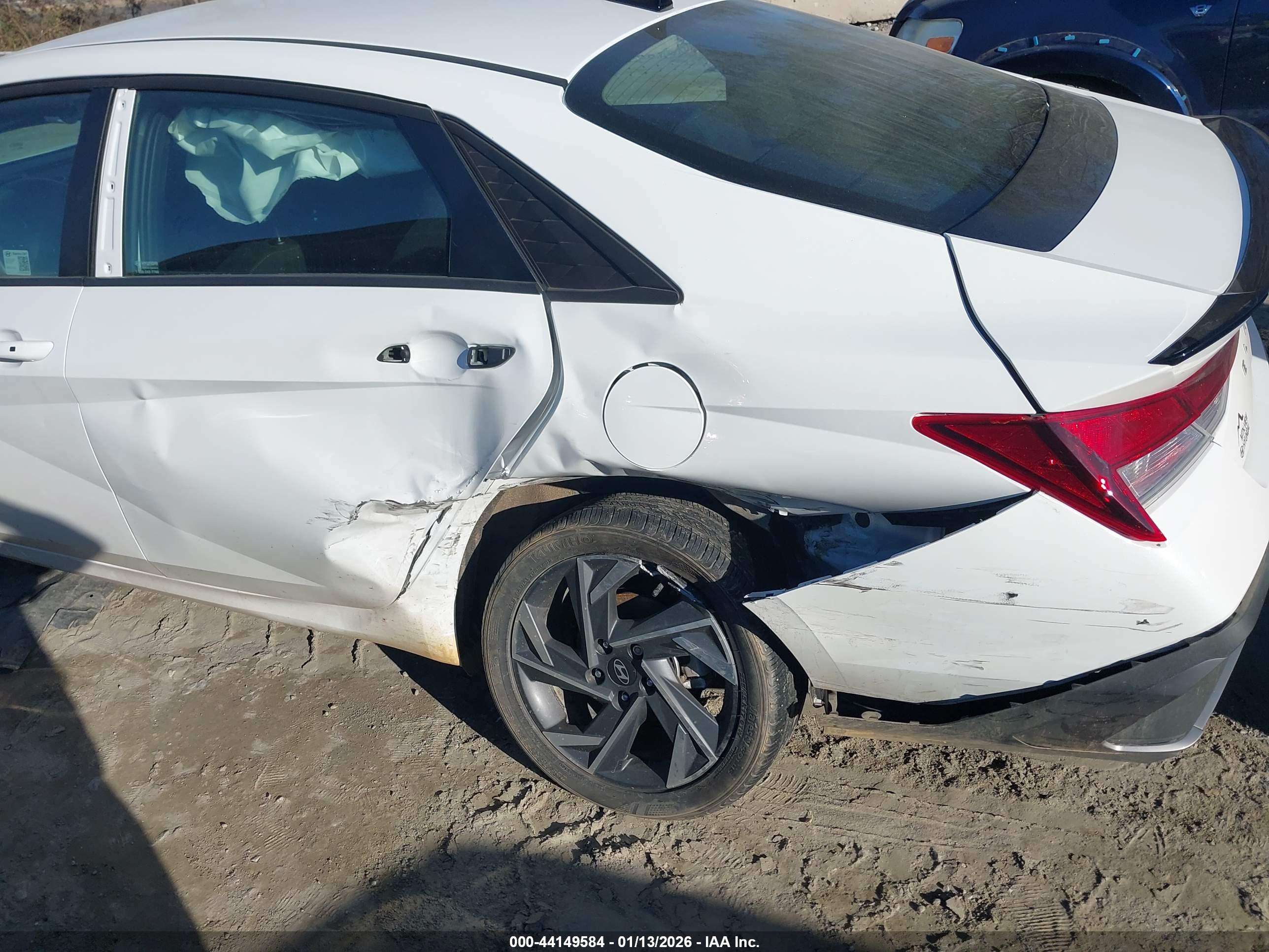 HYUNDAI ELANTRA image 6