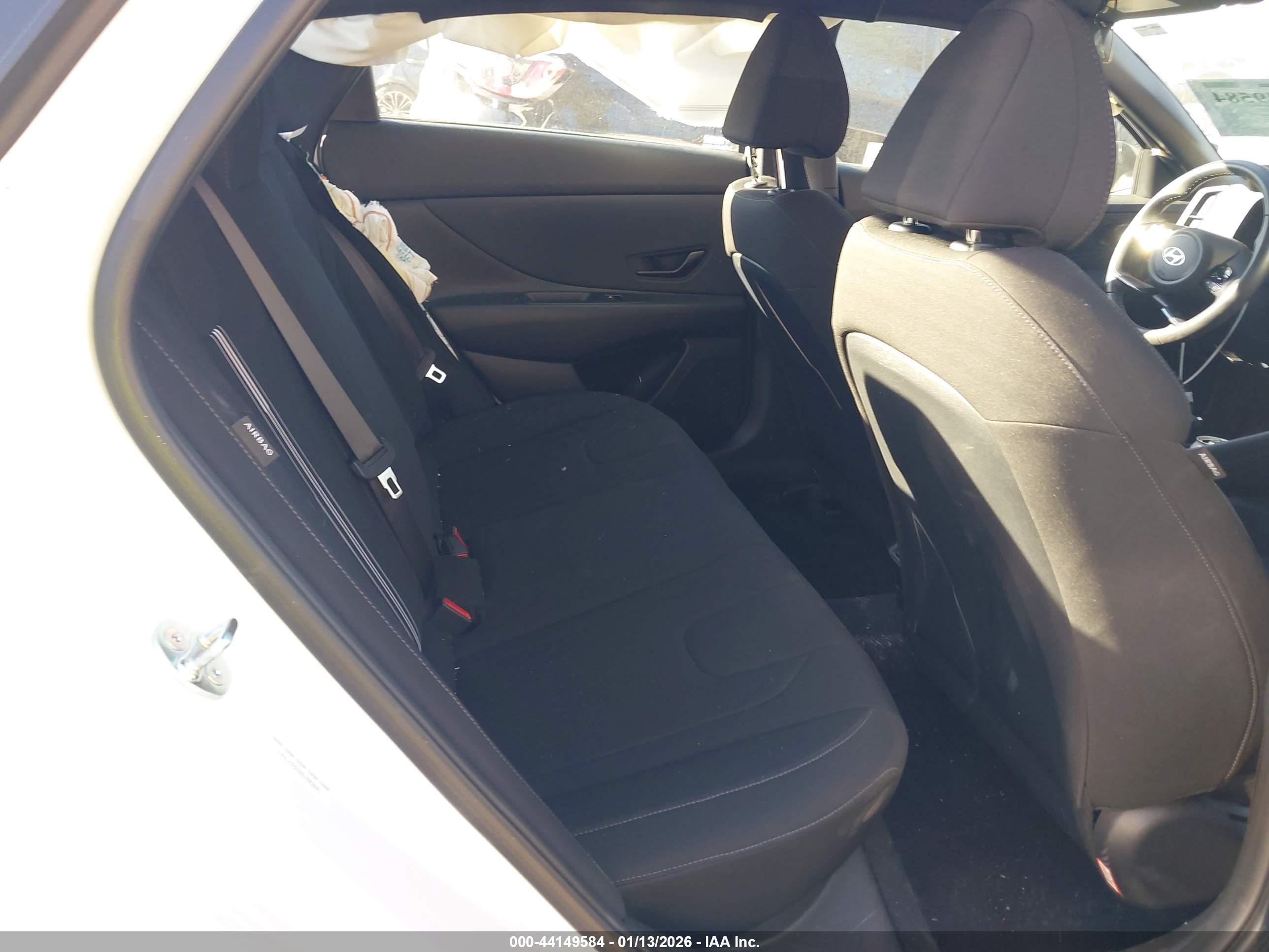 HYUNDAI ELANTRA image 8