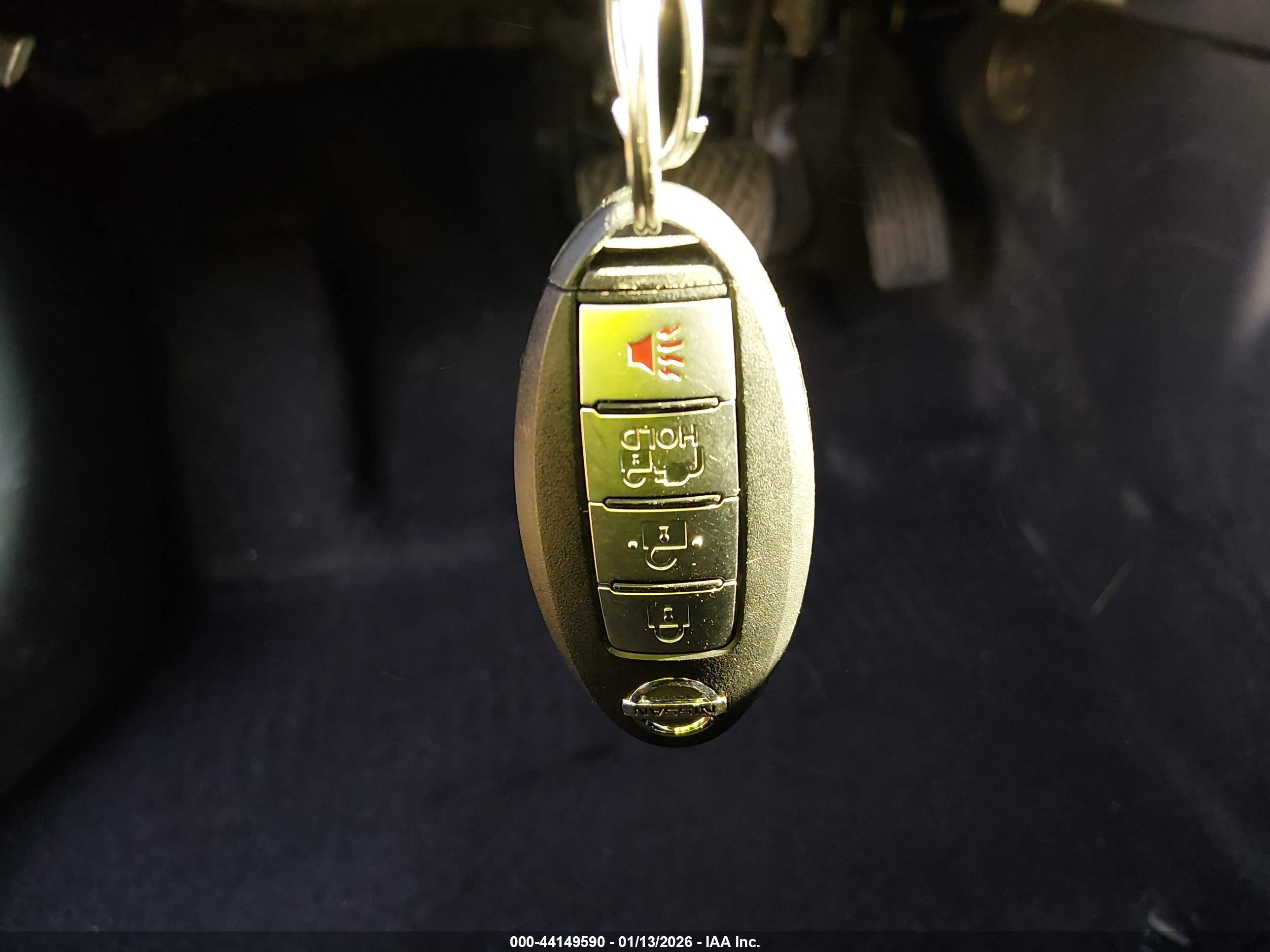 NISSAN LEAF image 11