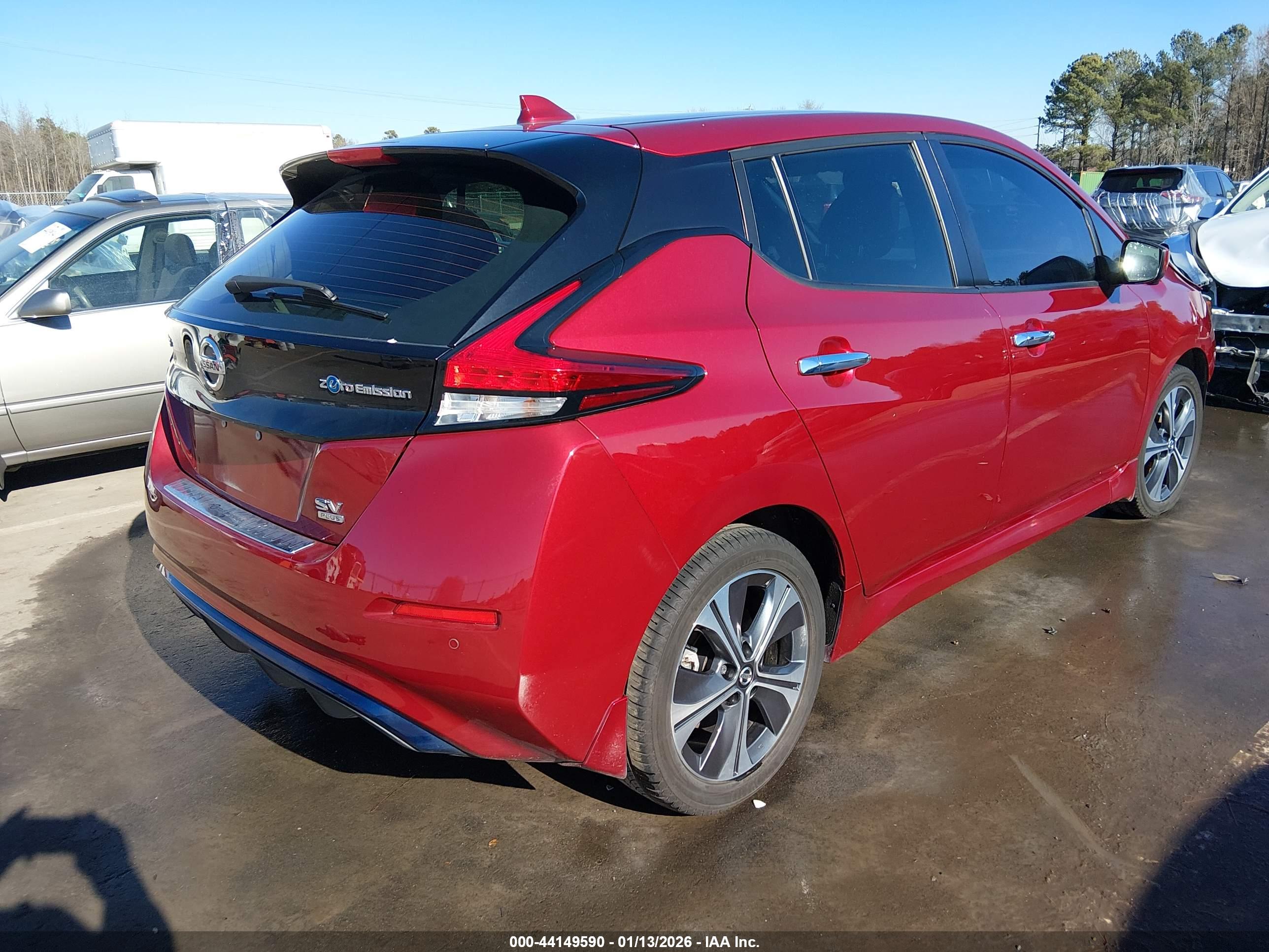 NISSAN LEAF image 4