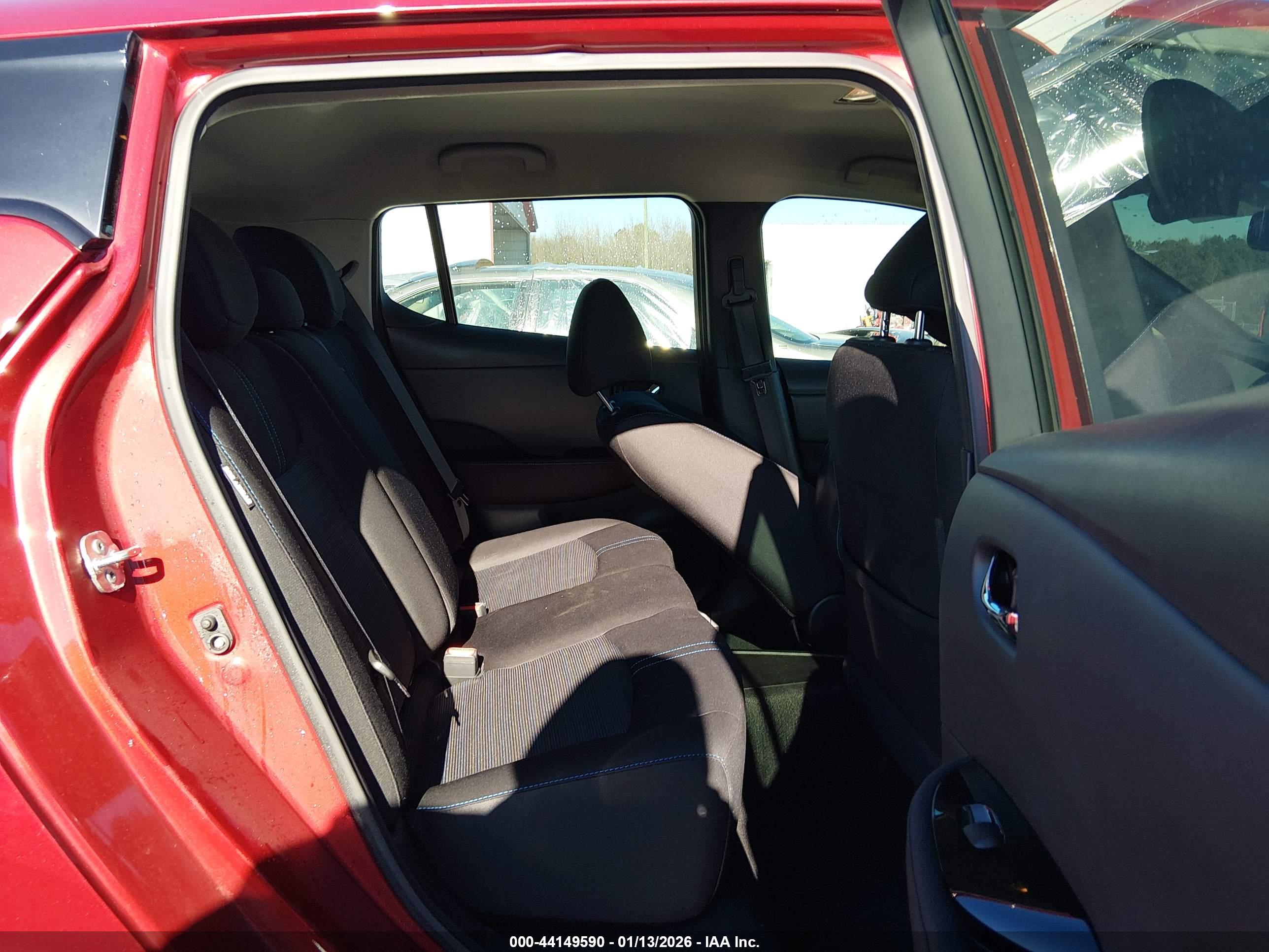 NISSAN LEAF image 8