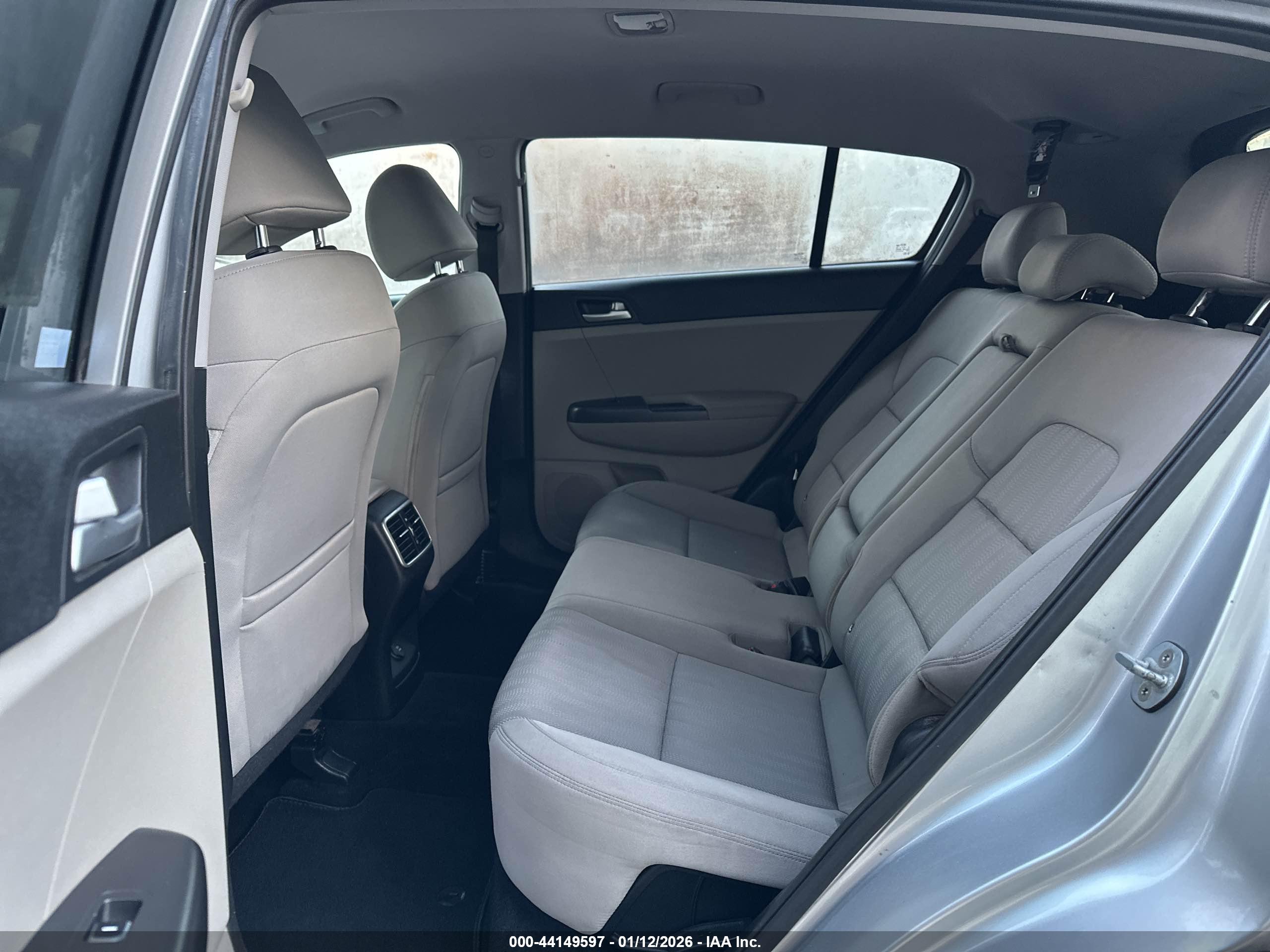 KIA SPORTAGE image 8