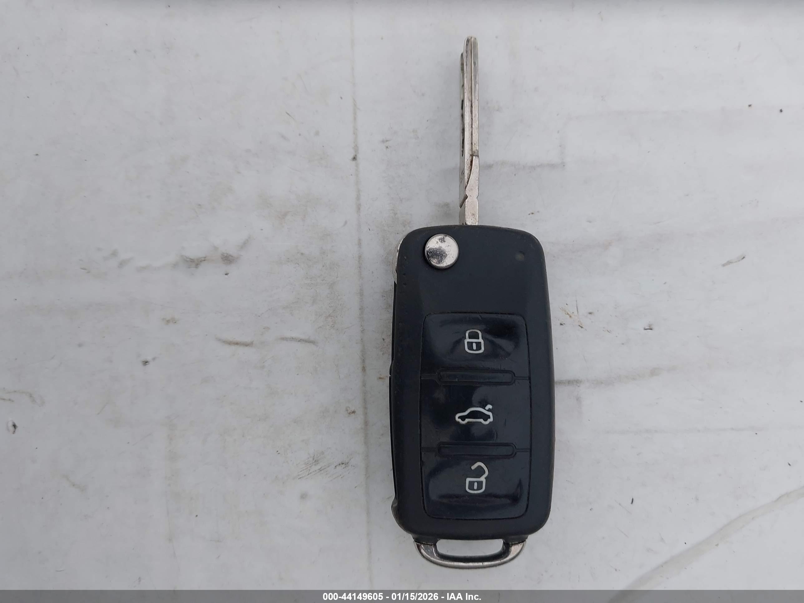 VOLKSWAGEN PASSAT image 11