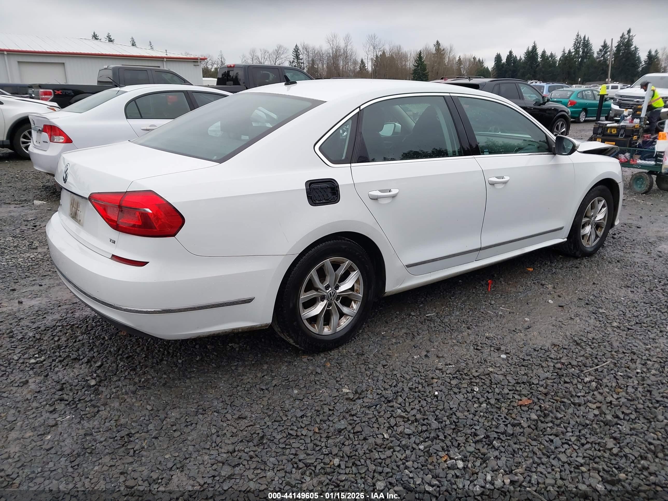 VOLKSWAGEN PASSAT image 4