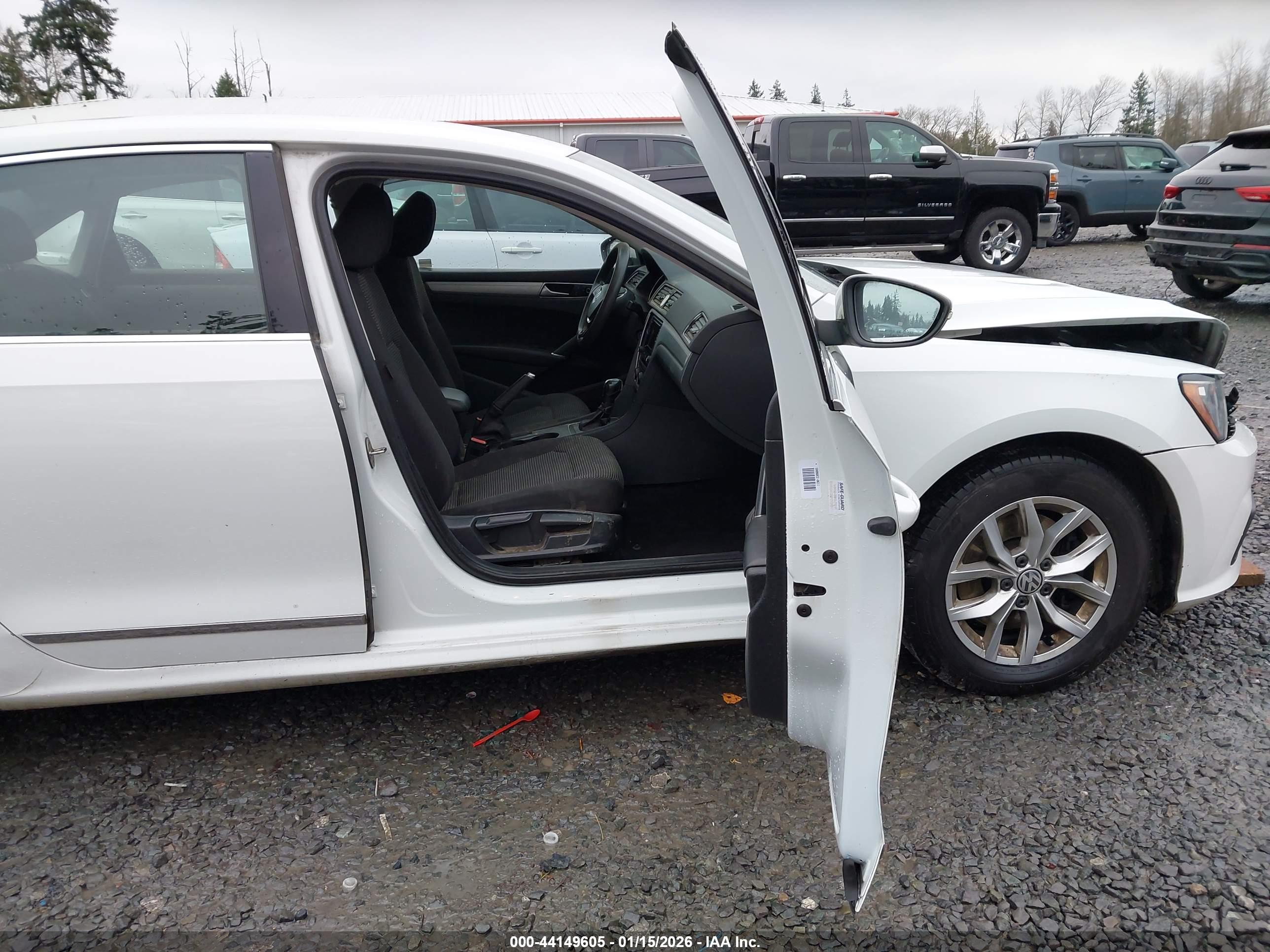 VOLKSWAGEN PASSAT image 5