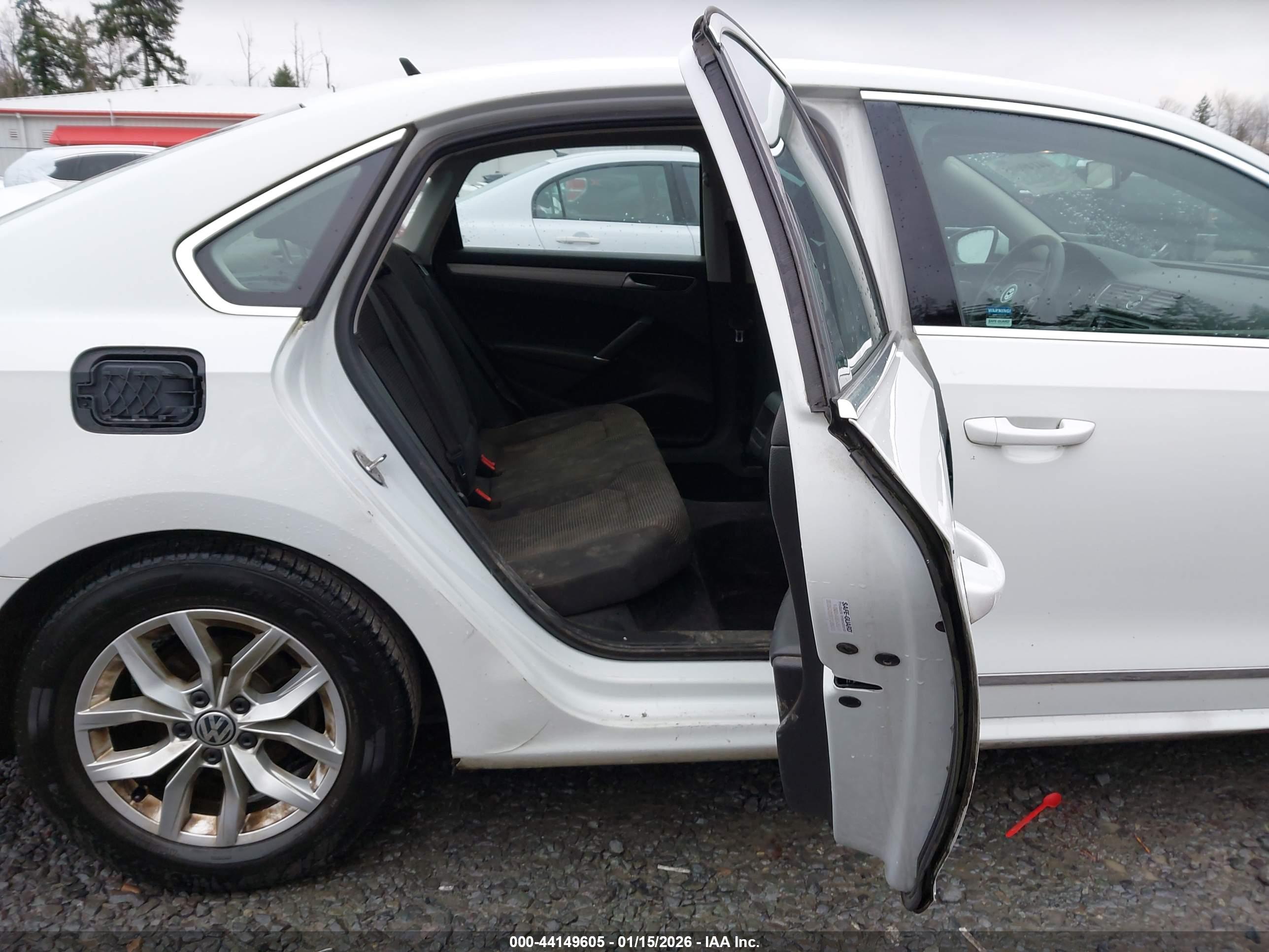 VOLKSWAGEN PASSAT image 8