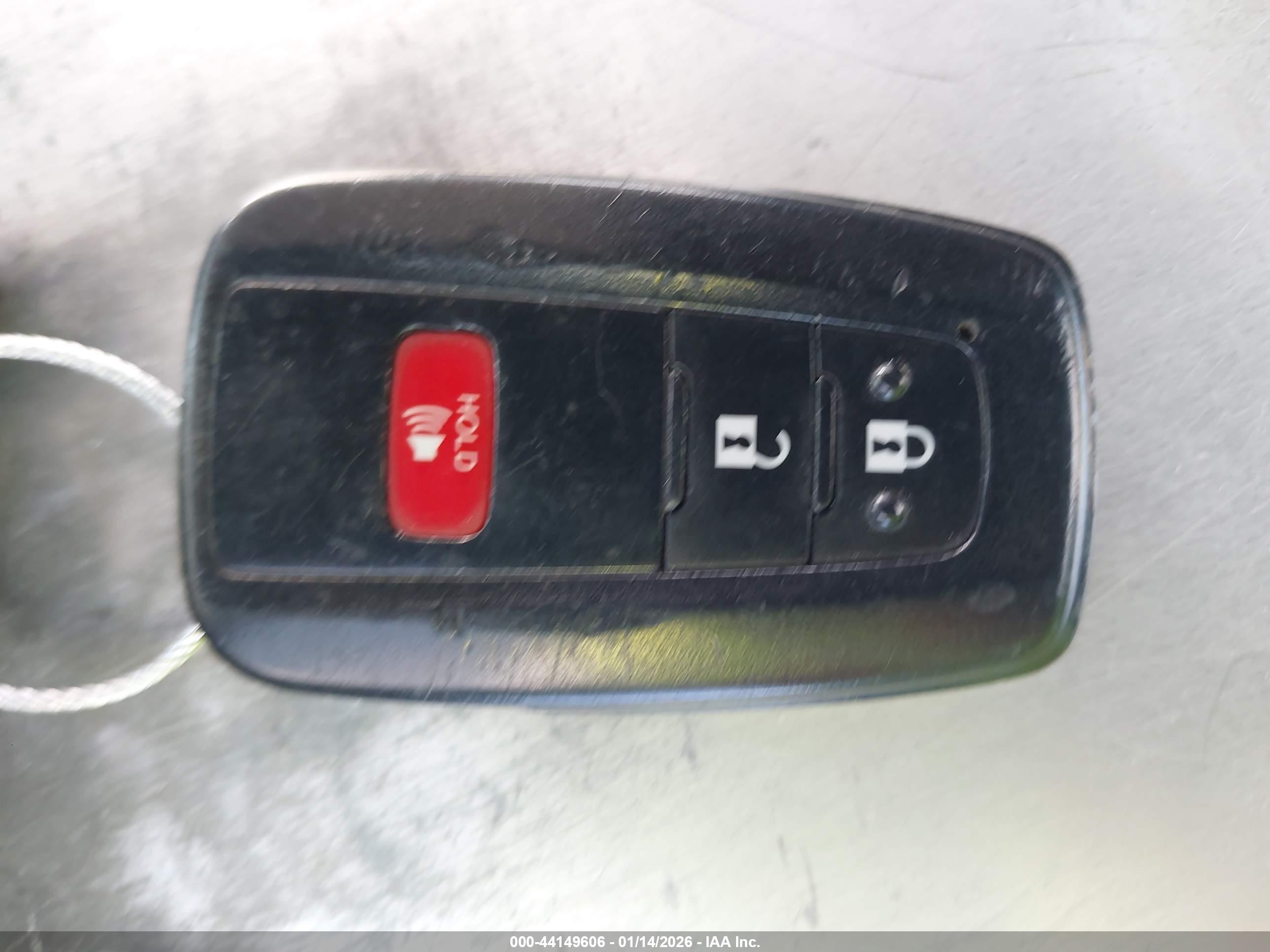TOYOTA PRIUS image 11