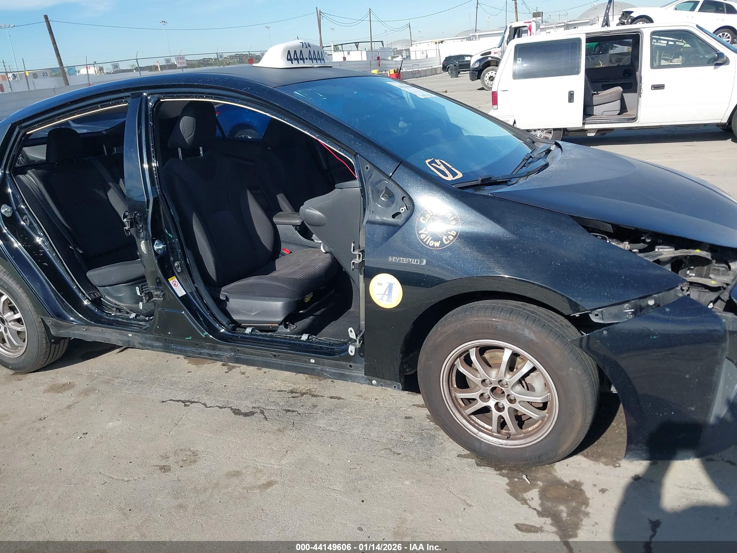 TOYOTA PRIUS image 6